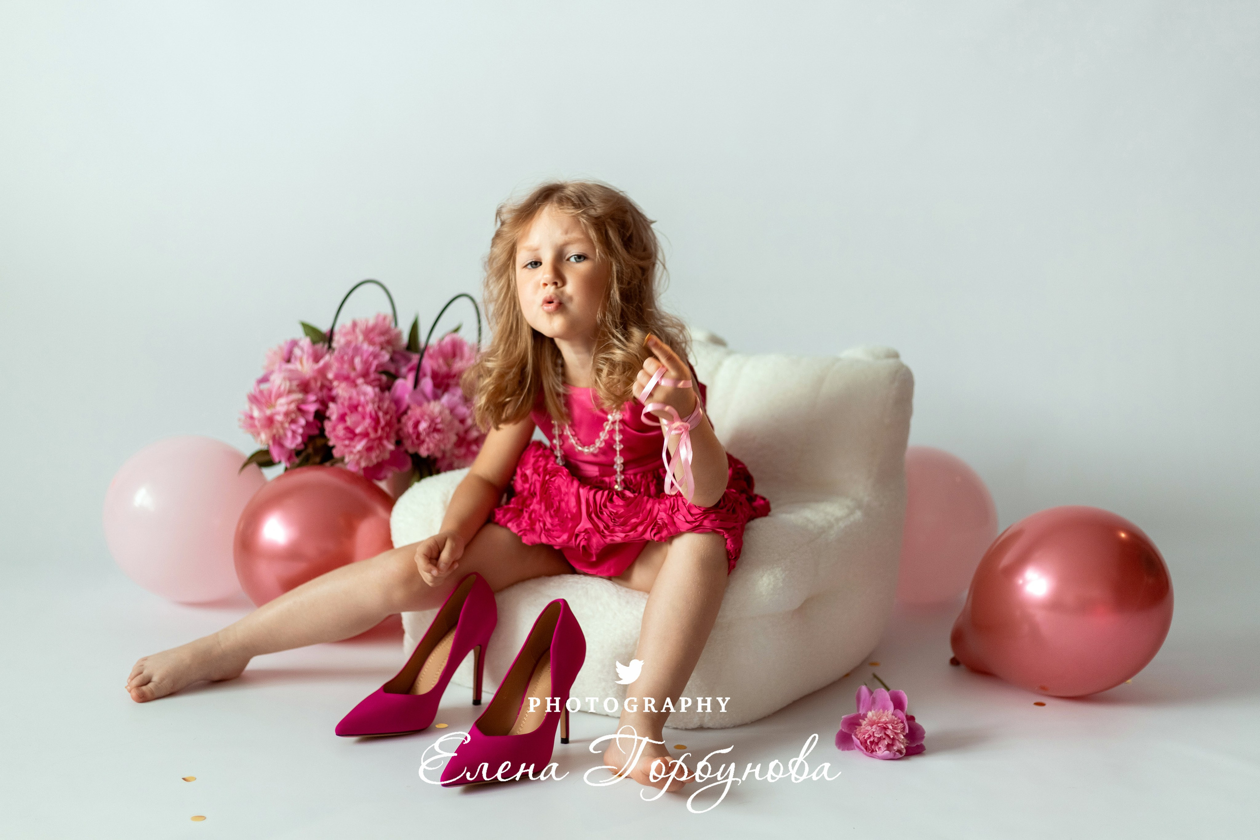 «Модница в розовом» В моей студии. Вероника и Александра. 2024. Фотограф Пермь. Свадьбы. Семья и дети, школа, д. сад. Фотокниги