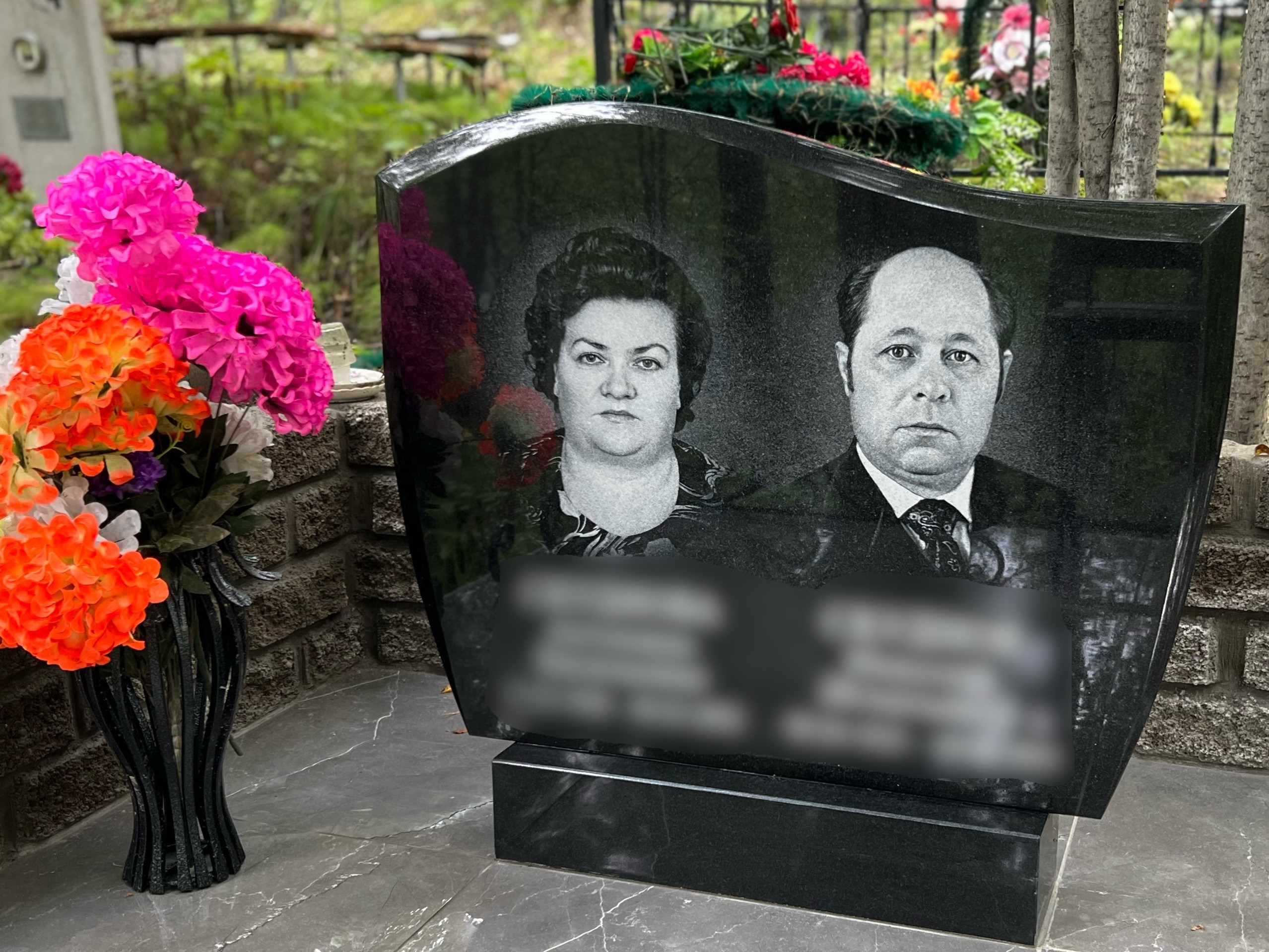 Гравировка от наших художников. ГРАНИТ26 Ритуальные услуги Железногорск. Благоустройство могил, продажа памятников