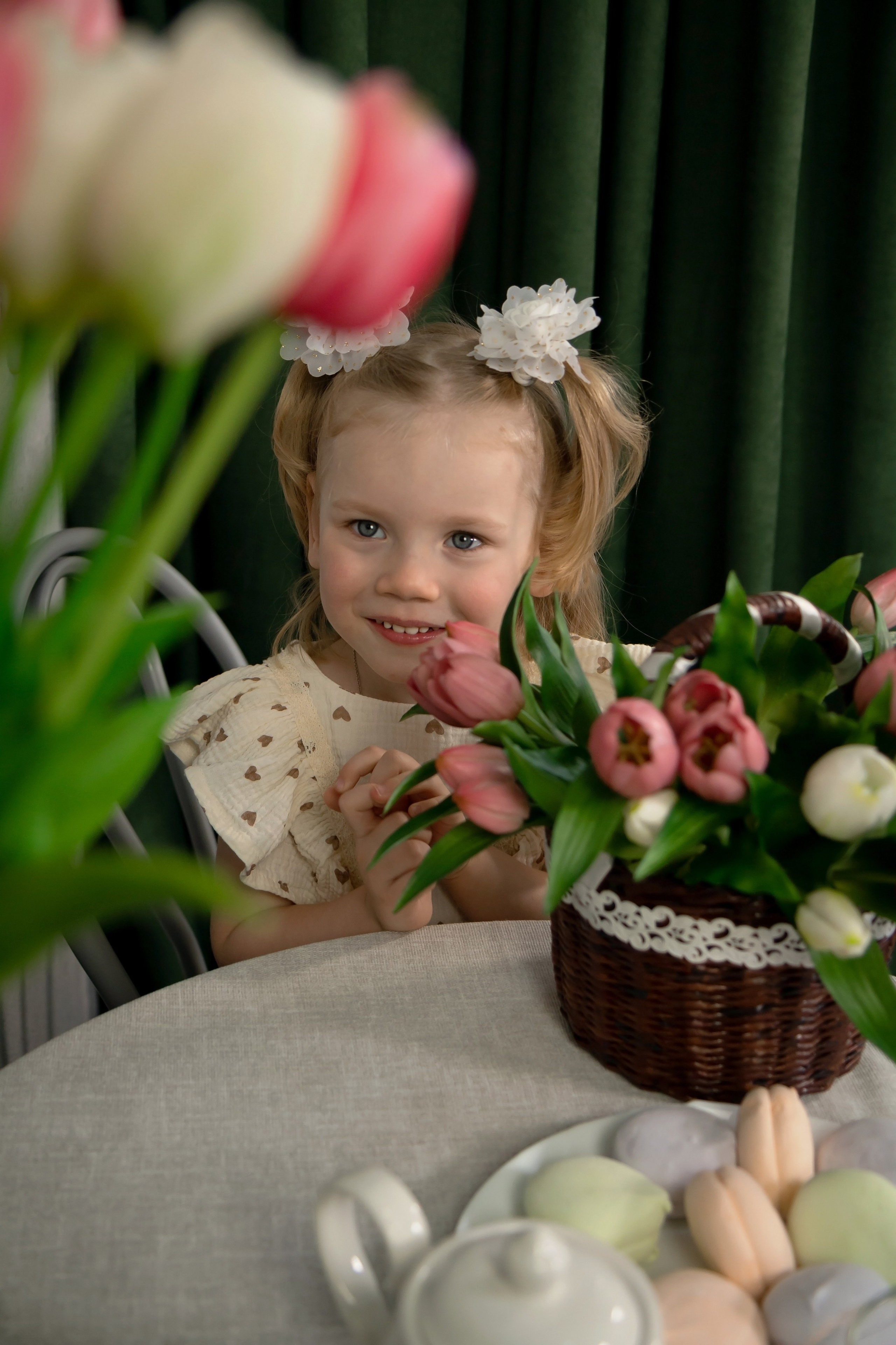 Детская фотосессия к 8 марта в Шелехове. Фотограф в Шелехове, лучшие выпускные альбомы в Шелехове