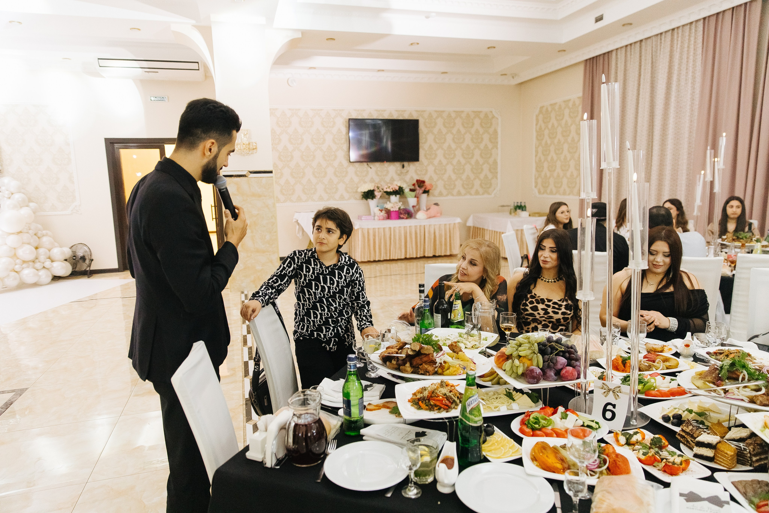 Ани и Назели. 35&5 День рождения, «Янтарь». Фотограф в Красноярске Надежда Воскресенская