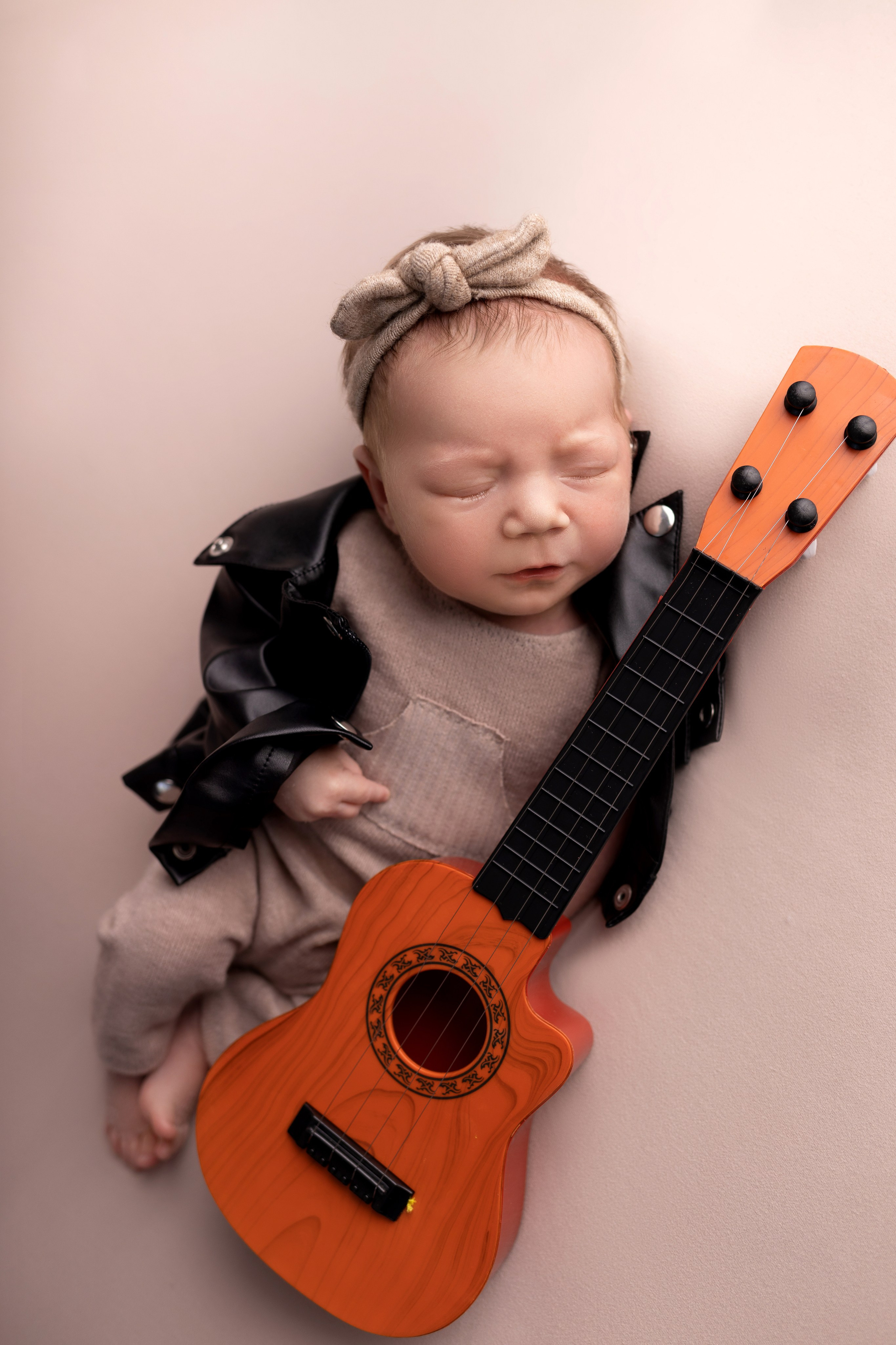 Классическая фотосессия малыша. Фотограф новорожденных малышей в Омске и Омской области Эльвира Камаева