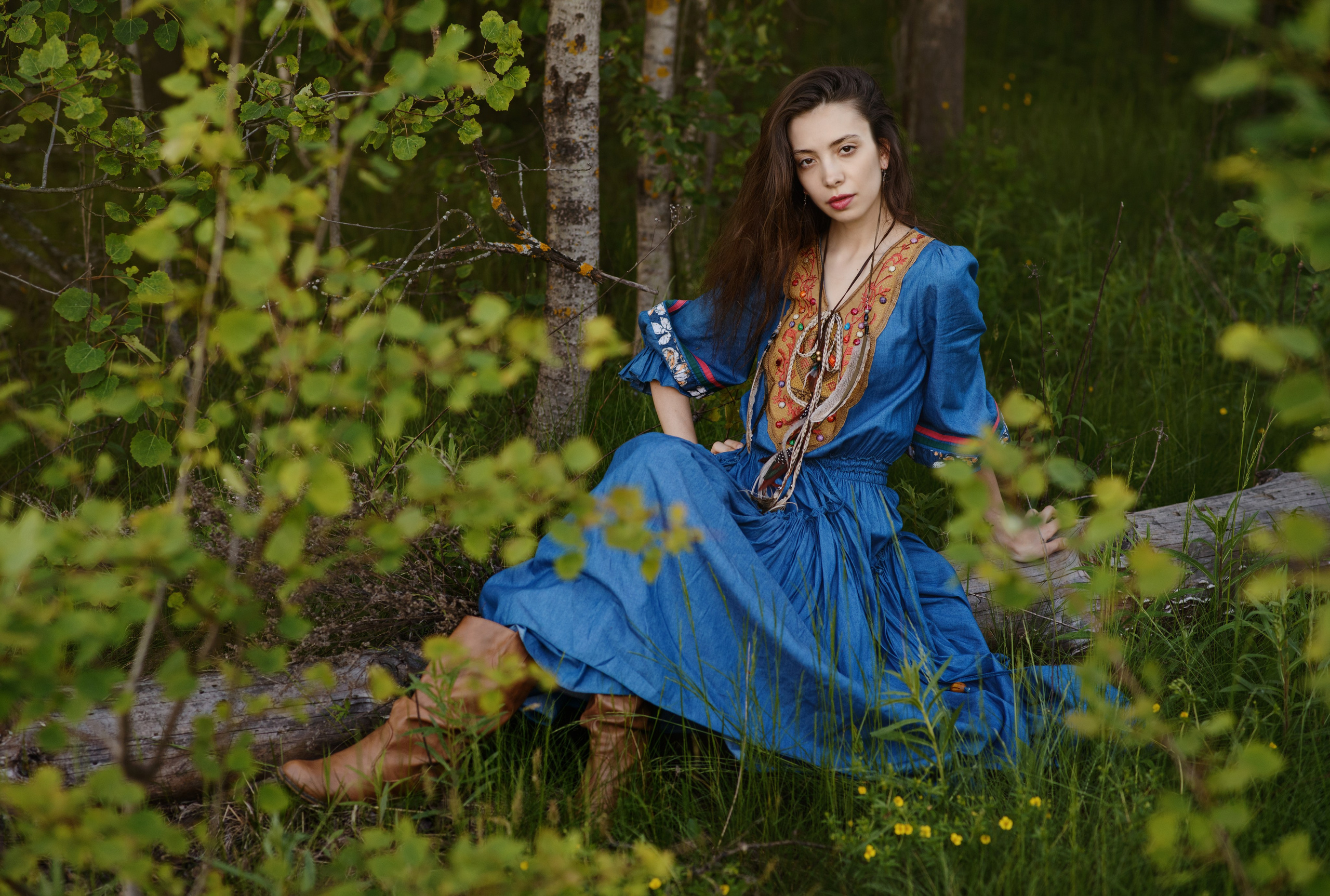 Фотосессия девушки в лесу в этно стиле