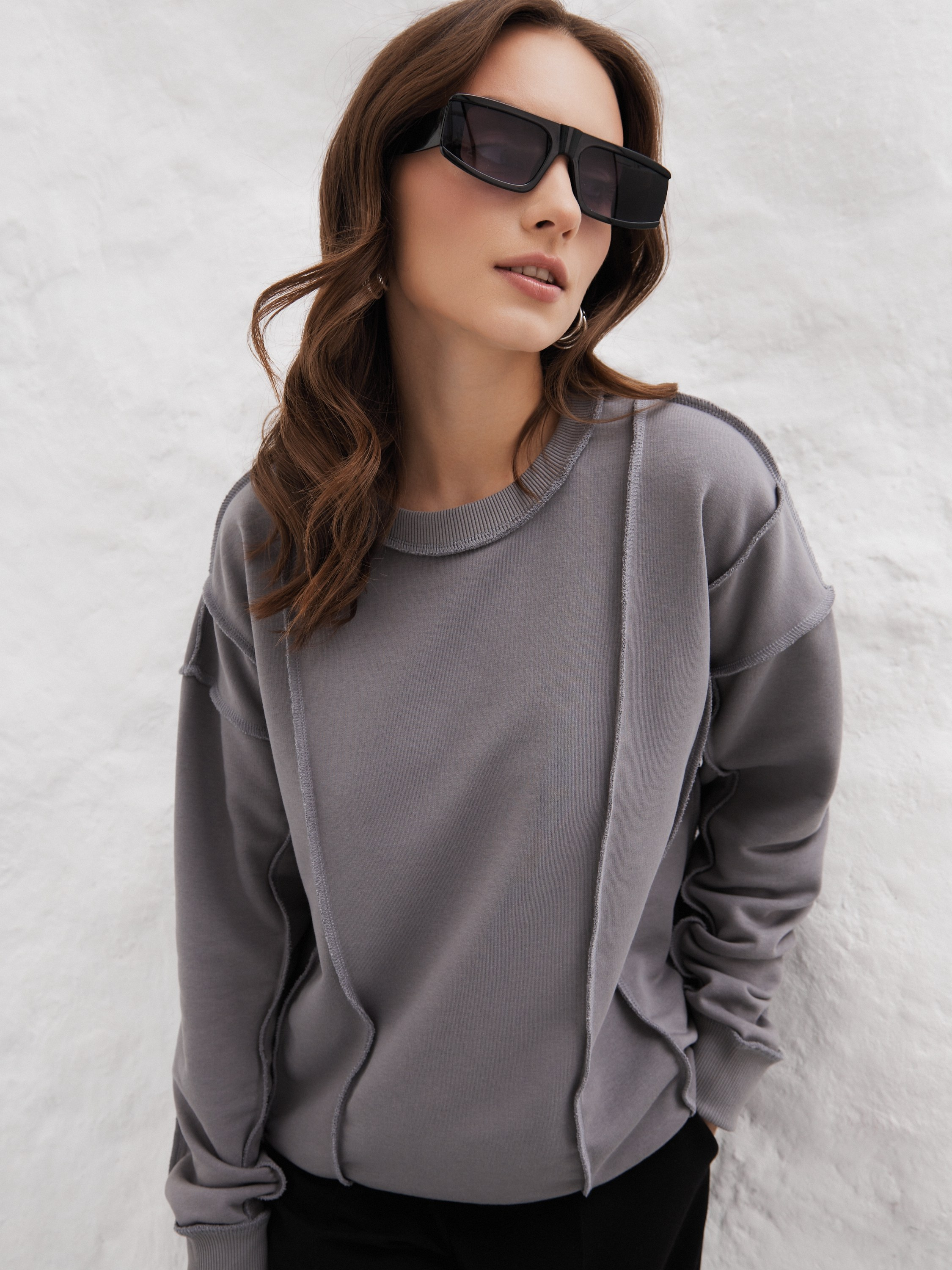 Фотосъемка свитшотов Екатеринбург Wildberries ВБ Ozon Озон мужские женские свитшоты фотосессия одежды Екб заказать цена фотосъемка товара WB. Фотограф Екатеринбург Анастасия Жерновская | Маркетплейсы и нейрофото