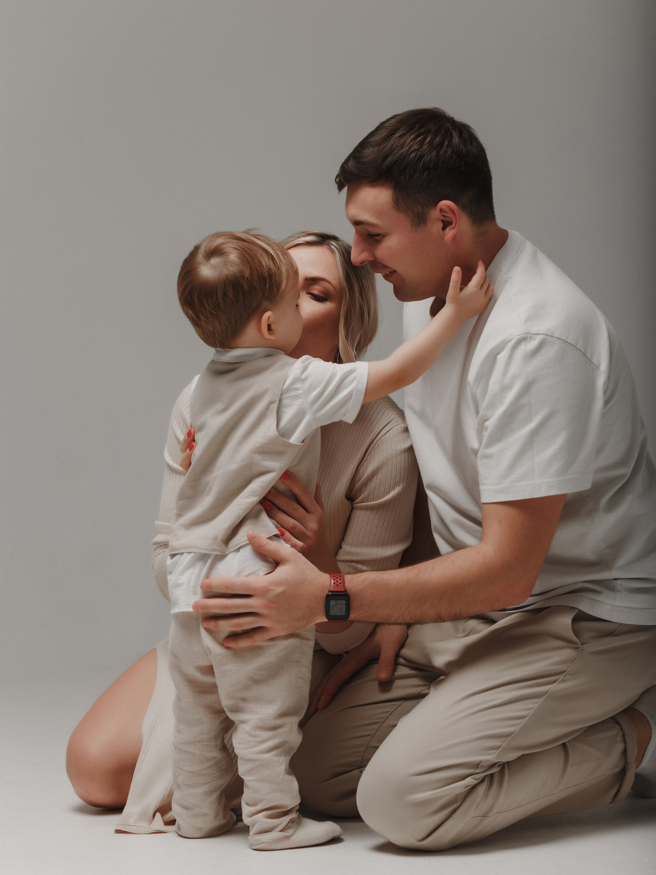 Вова, Катя и Илья в уникальной атмосфере фотостудии Таганрога. Свадебный и семейный фотограф в Таганроге Бакарюк Антон