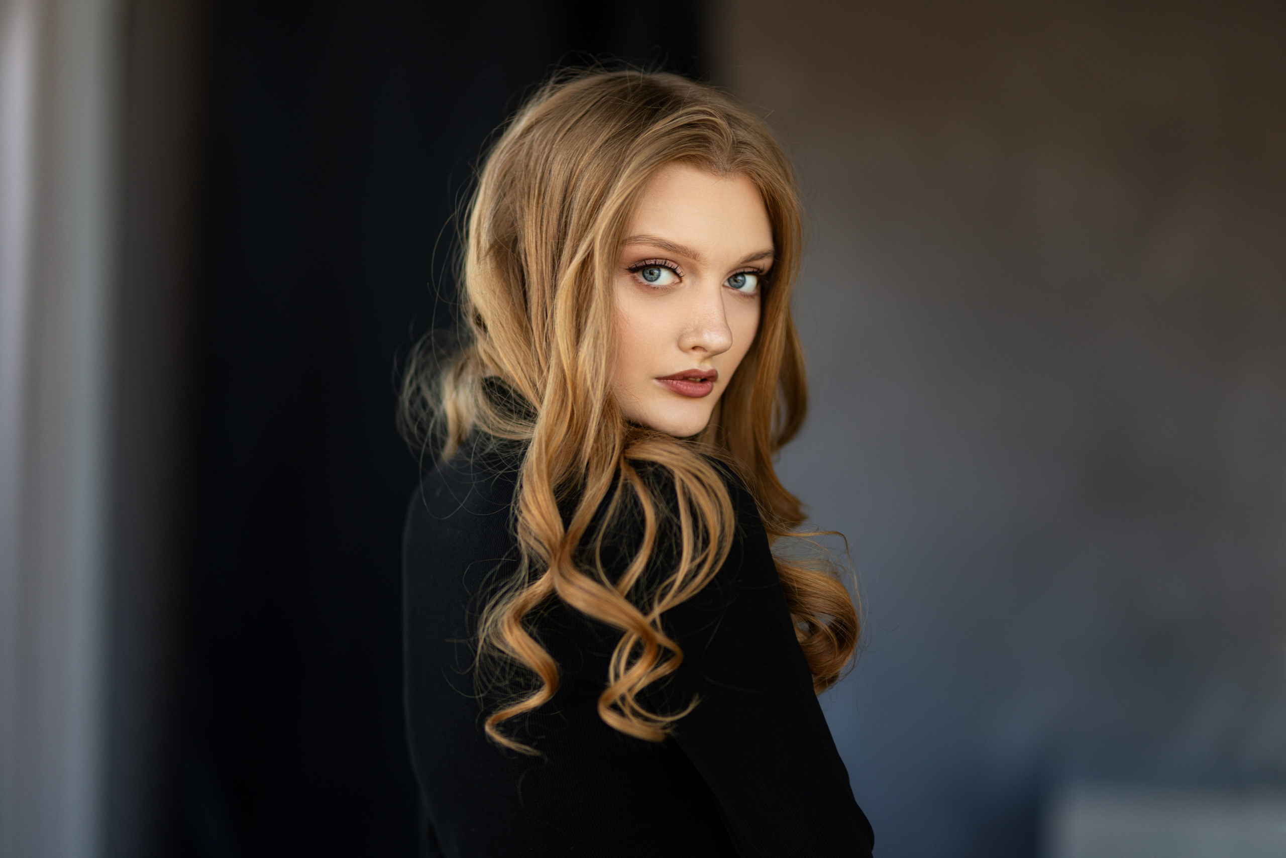 Студийная съемка с Викторией в интерьере в формате для «себя». Дмитрий Шульгин, портретный фотограф в Воронеже