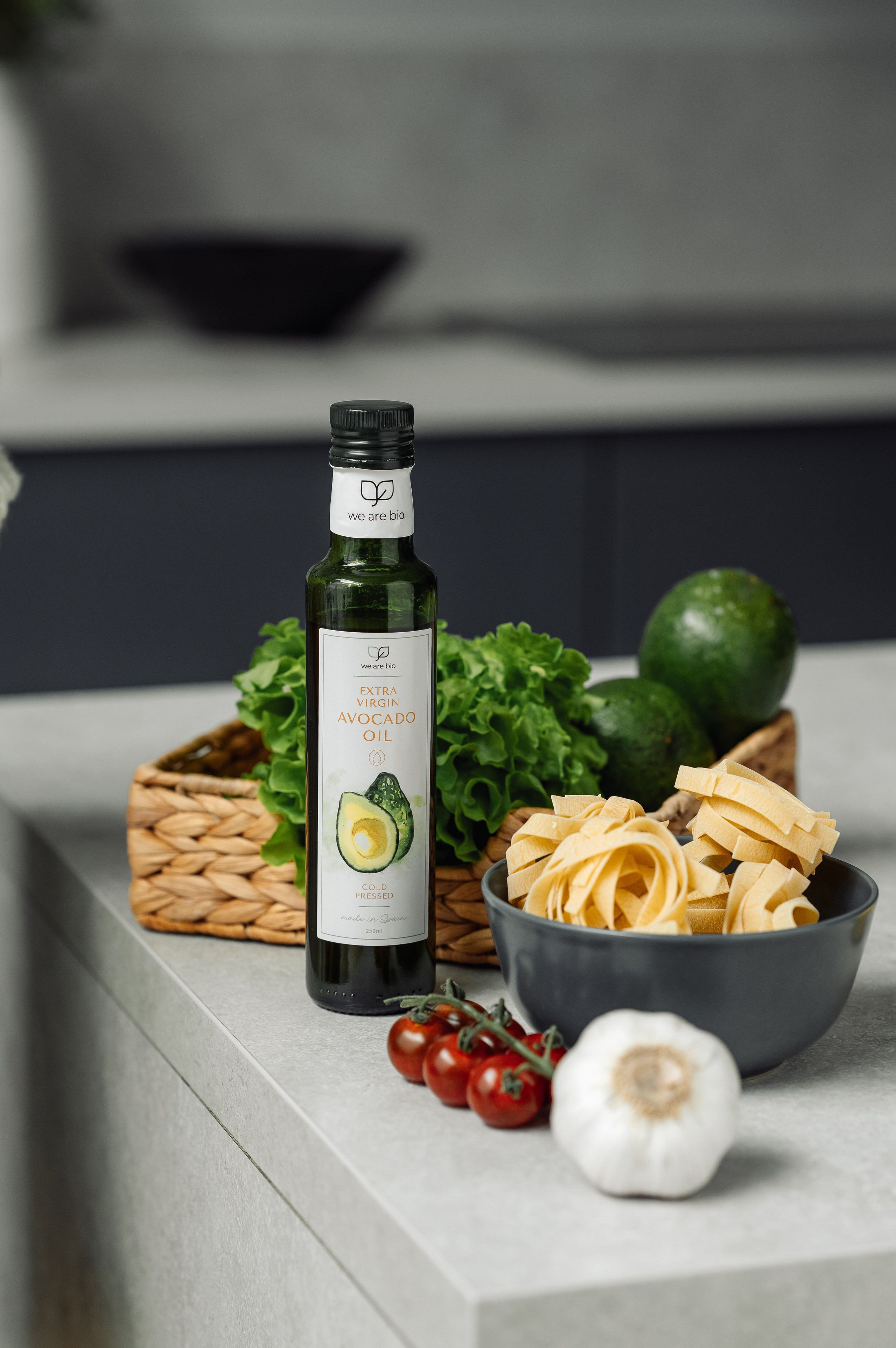 Съемка оливкового масла для маркетплейсов (Wildberries, Ozon, Яндекс.Маркет). Фотограф товаров для соцсетей - инстаграм, вконтакте. Контент-фотограф в Москве Хныкина Лена