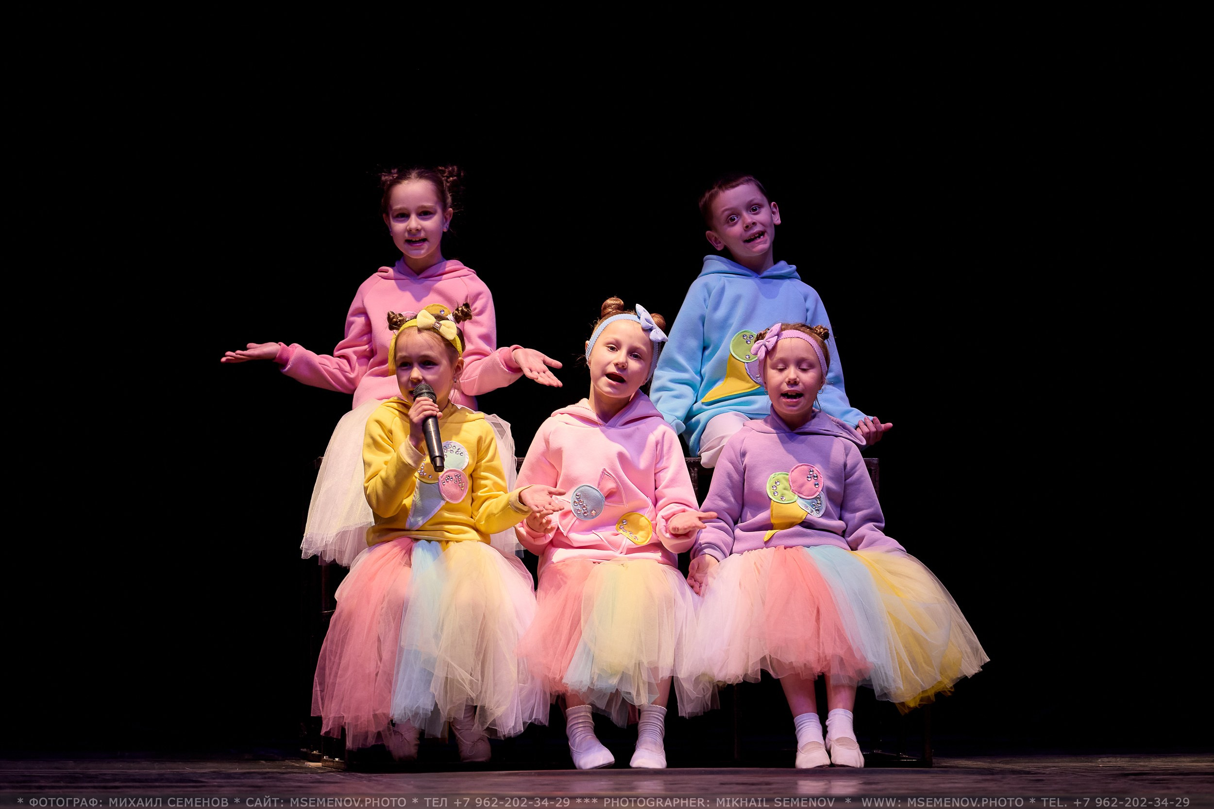 Концерт «Веселая семейка». Photographer for business Mikhail Semenov. Aqua photo studio, photo school
