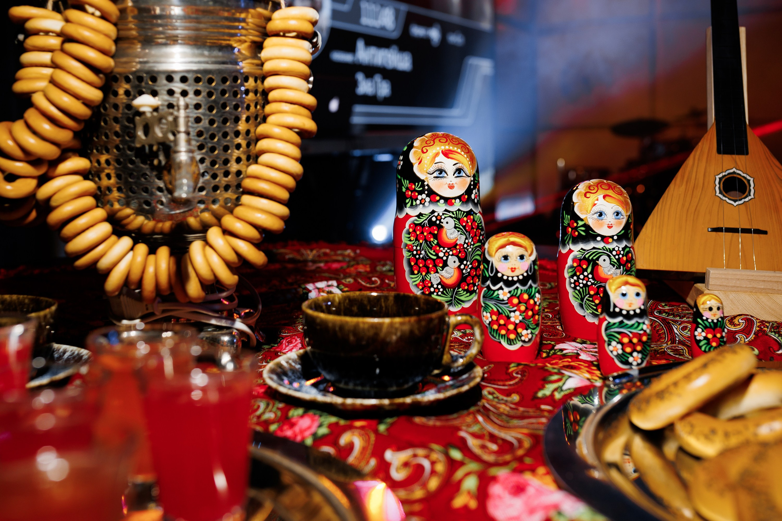 | Главная Сцена | MATRYOSHKA. Главная