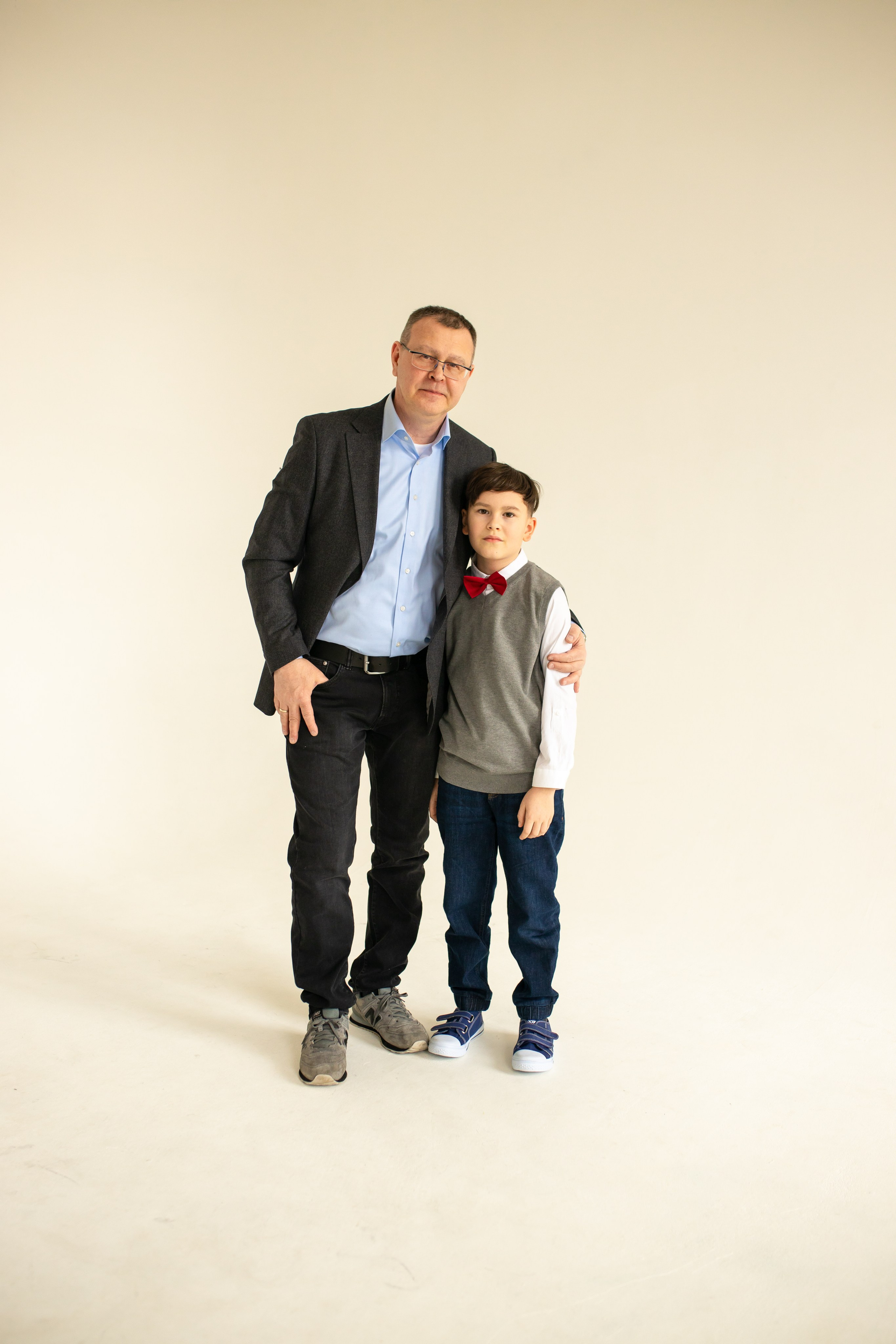 Семейная фотосессия на циклораме с естественным светом. Фотограф в Железнодорожном и Балашихе