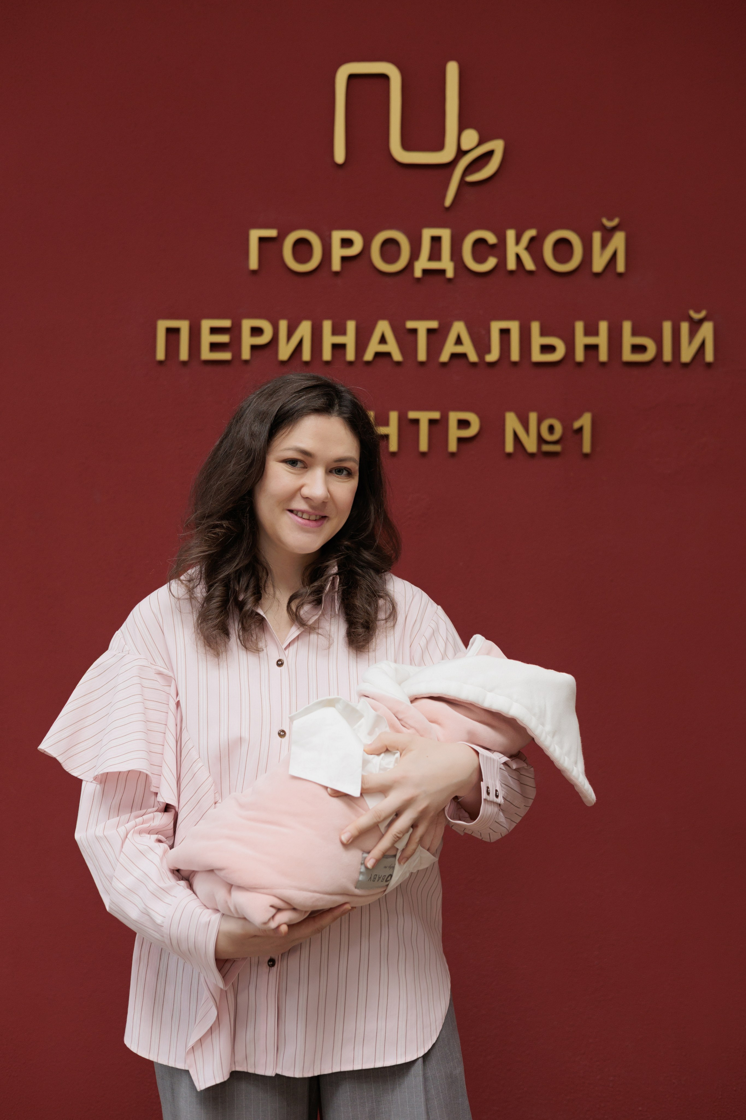 Весенняя выписка из ГПЦ 1. Фотограф на выписку из роддома в Санкт-Петербурге