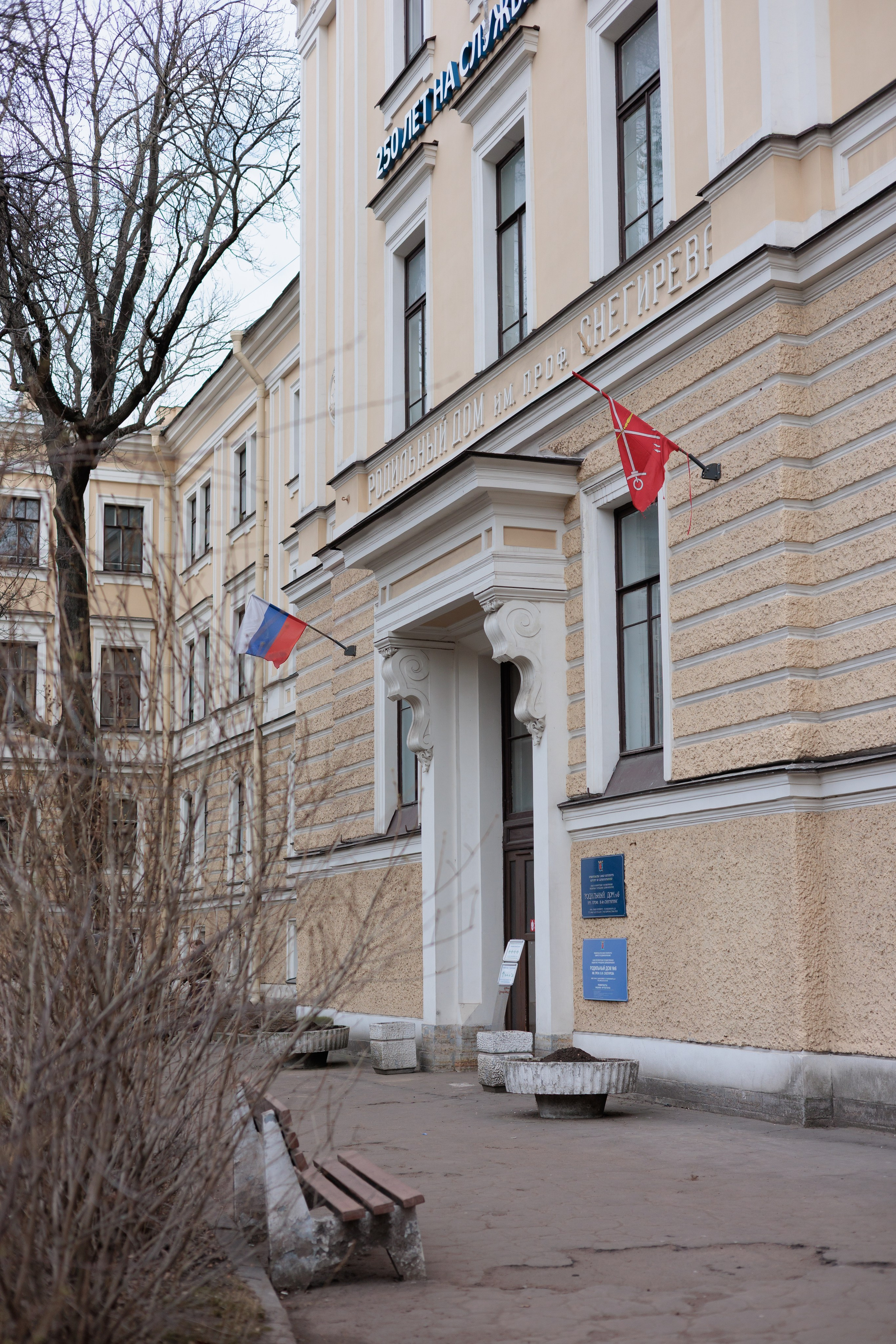 Весенняя выписка из 6 роддома. Фотограф на выписку из роддома в Санкт-Петербурге