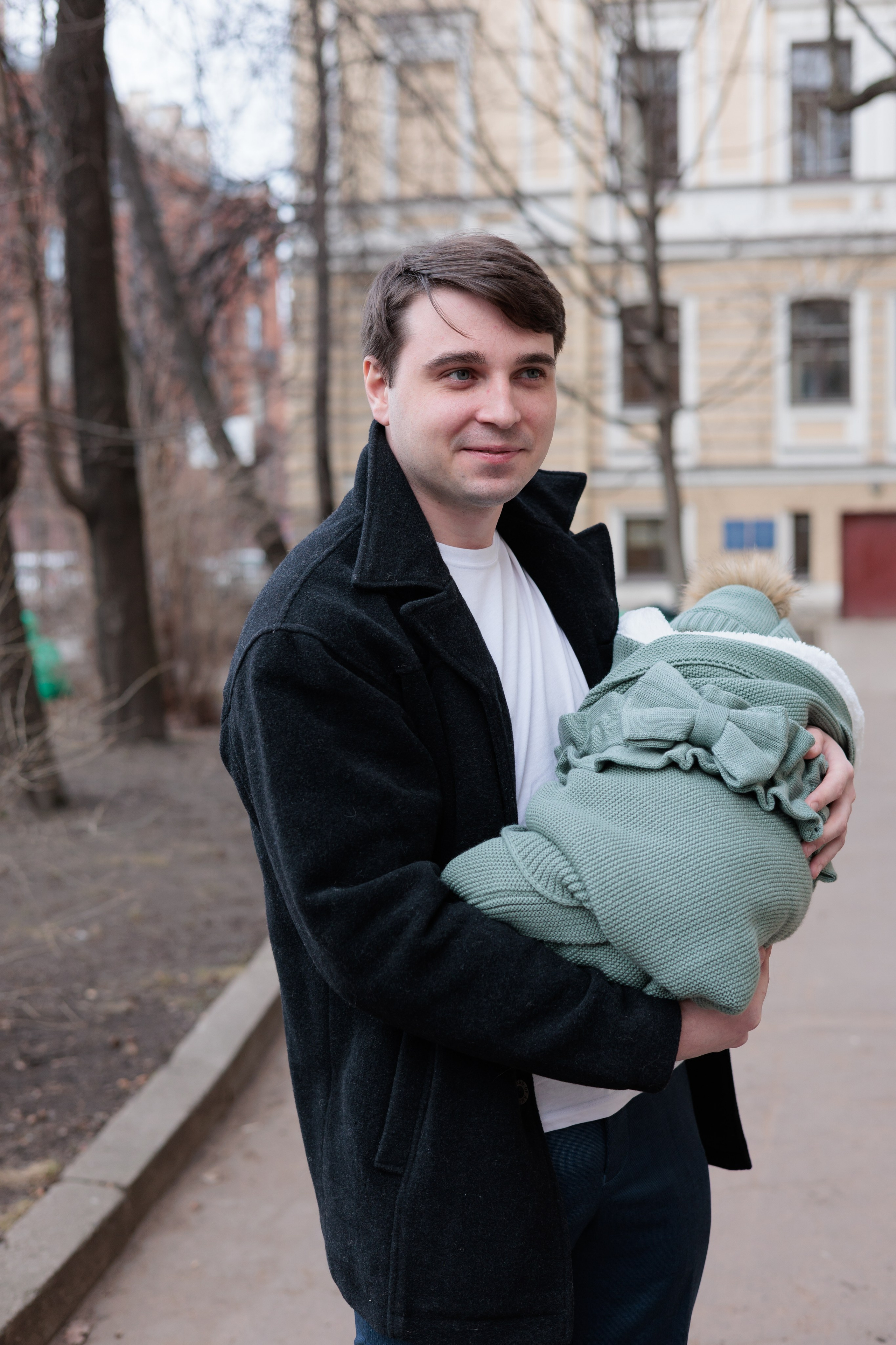 Весенняя выписка из 6 роддома. Фотограф на выписку из роддома в Санкт-Петербурге