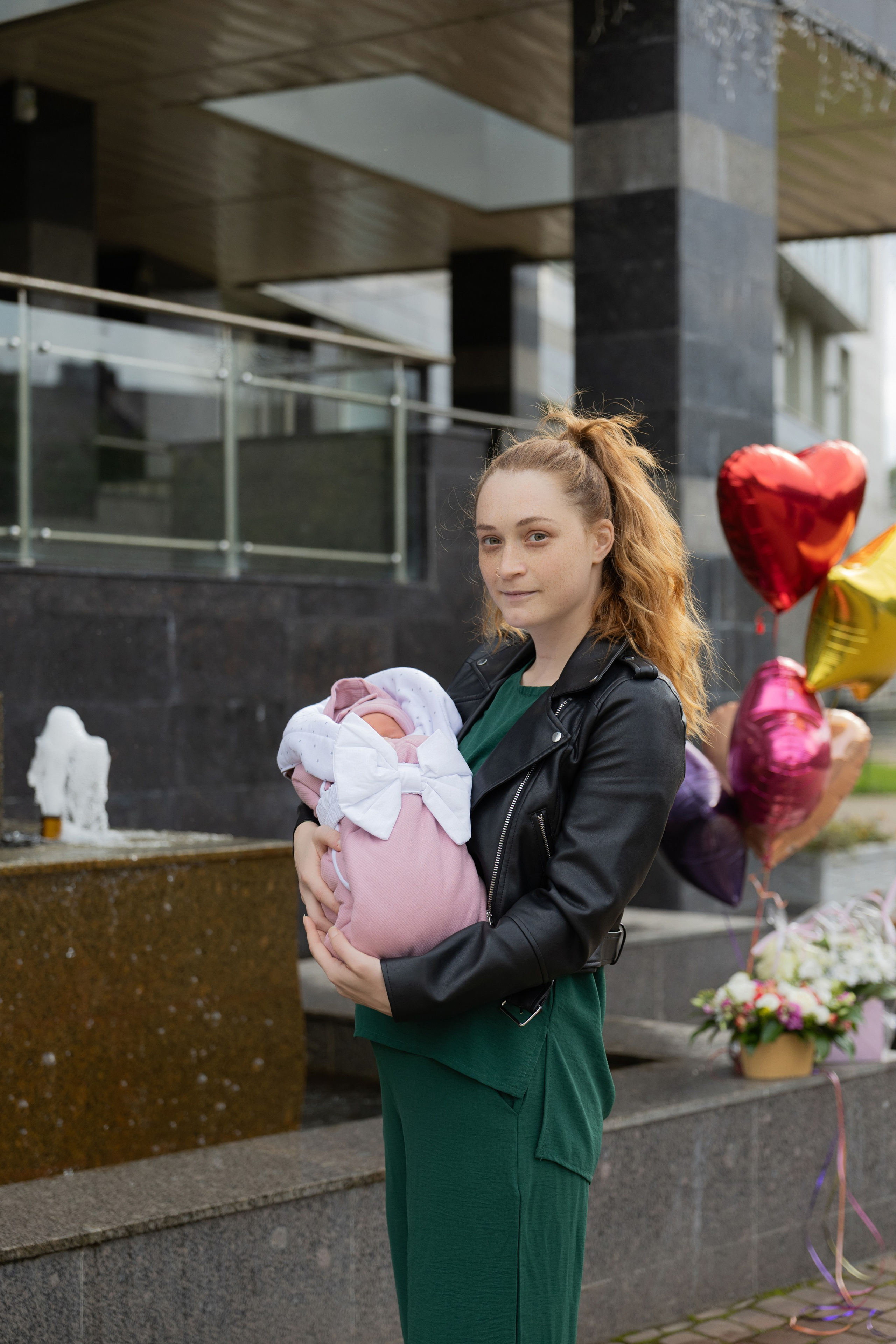 Осенняя выписка из Алмазова. Фотограф на выписку из роддома в Санкт-Петербурге