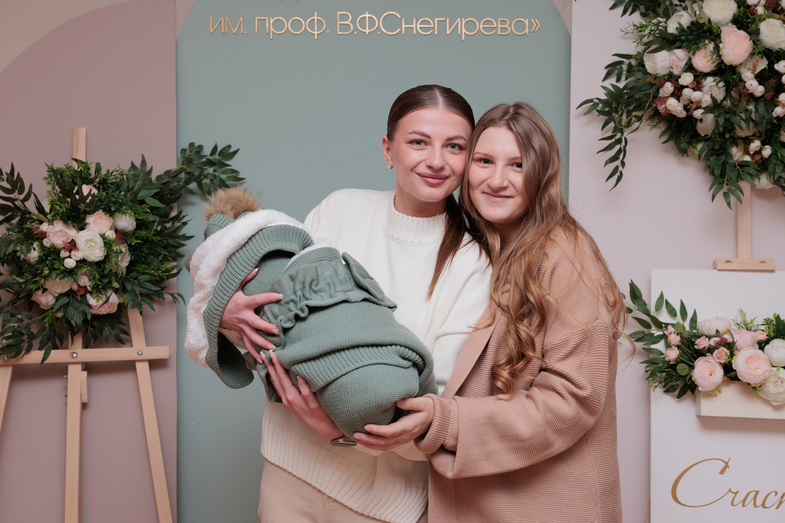 Весенняя выписка из 6 роддома. Фотограф на выписку из роддома в Санкт-Петербурге