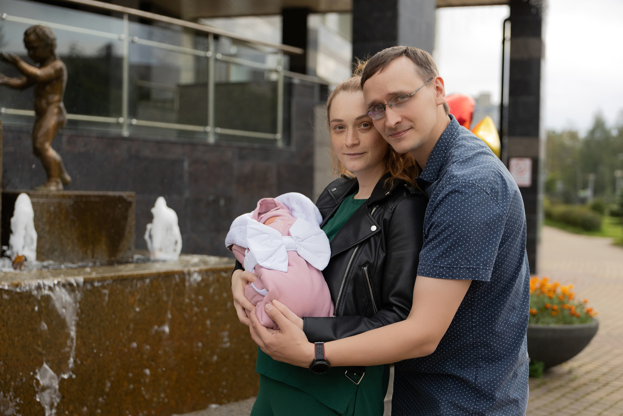 Осенняя выписка из Алмазова. Фотограф на выписку из роддома в Санкт-Петербурге