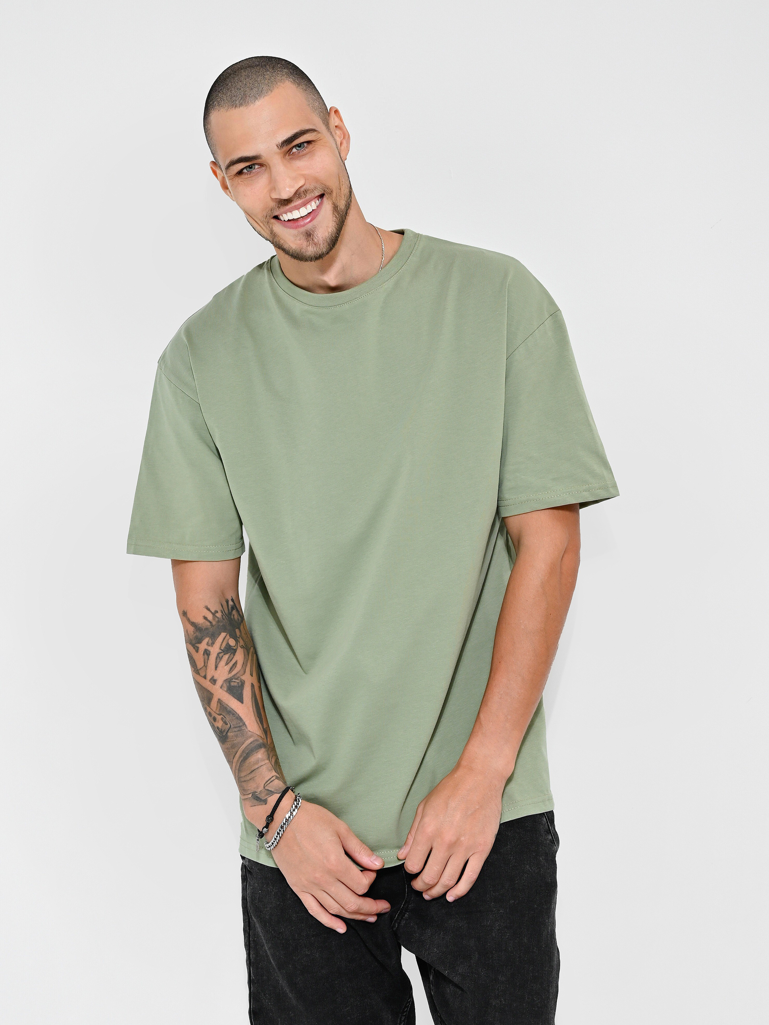 Егор Н. - модель мужчина для маркетплейсов. ТМ Продакшн — Съемка для маркетплейсов в Москве