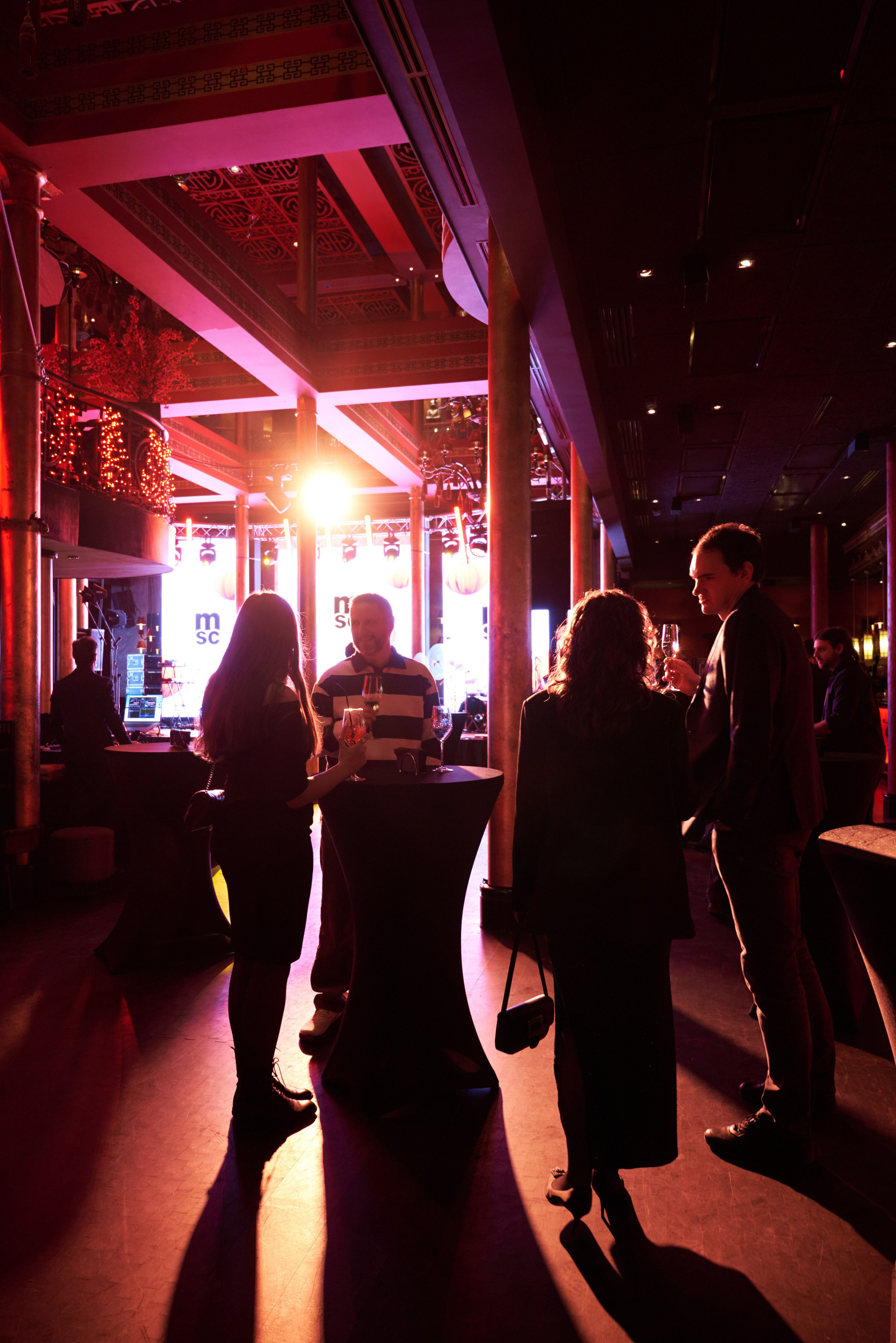 Репортажная съёмка корпоратива и концерта Елки в Петербурге и Москве