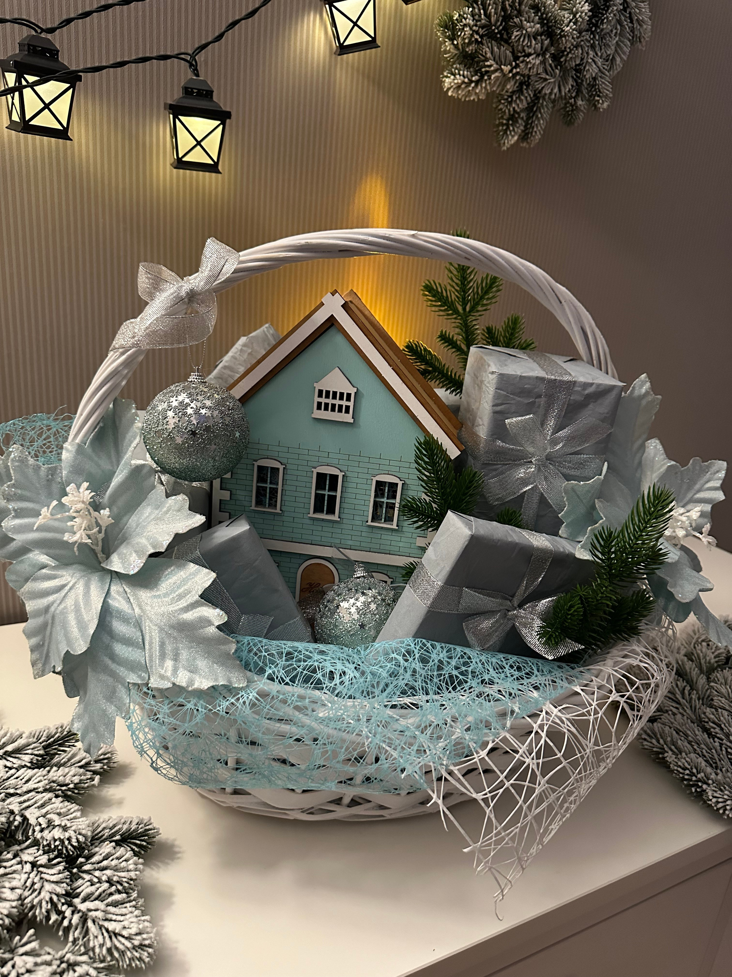 Новогодняя корзина. Студия подарочных наборов «Владия»