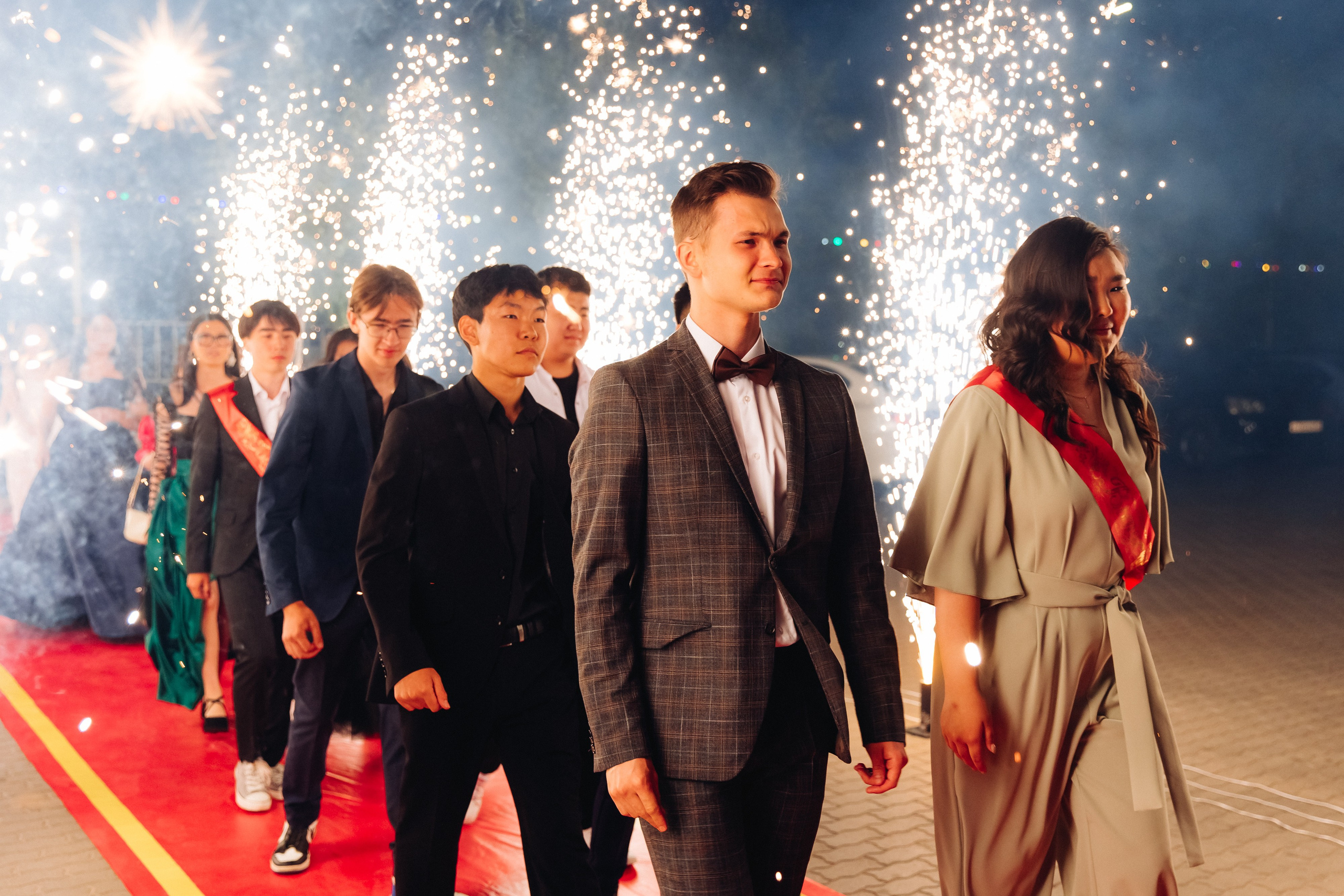 Выпускной вечер. 49 школа. Баран на корове. Свадебный и семейный фотограф в Улан-Удэ