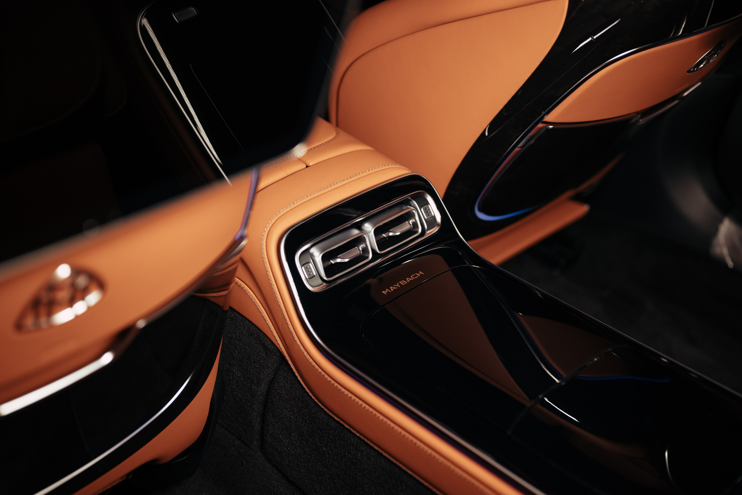 Mercedes Maybach v12 Black. DeLorein