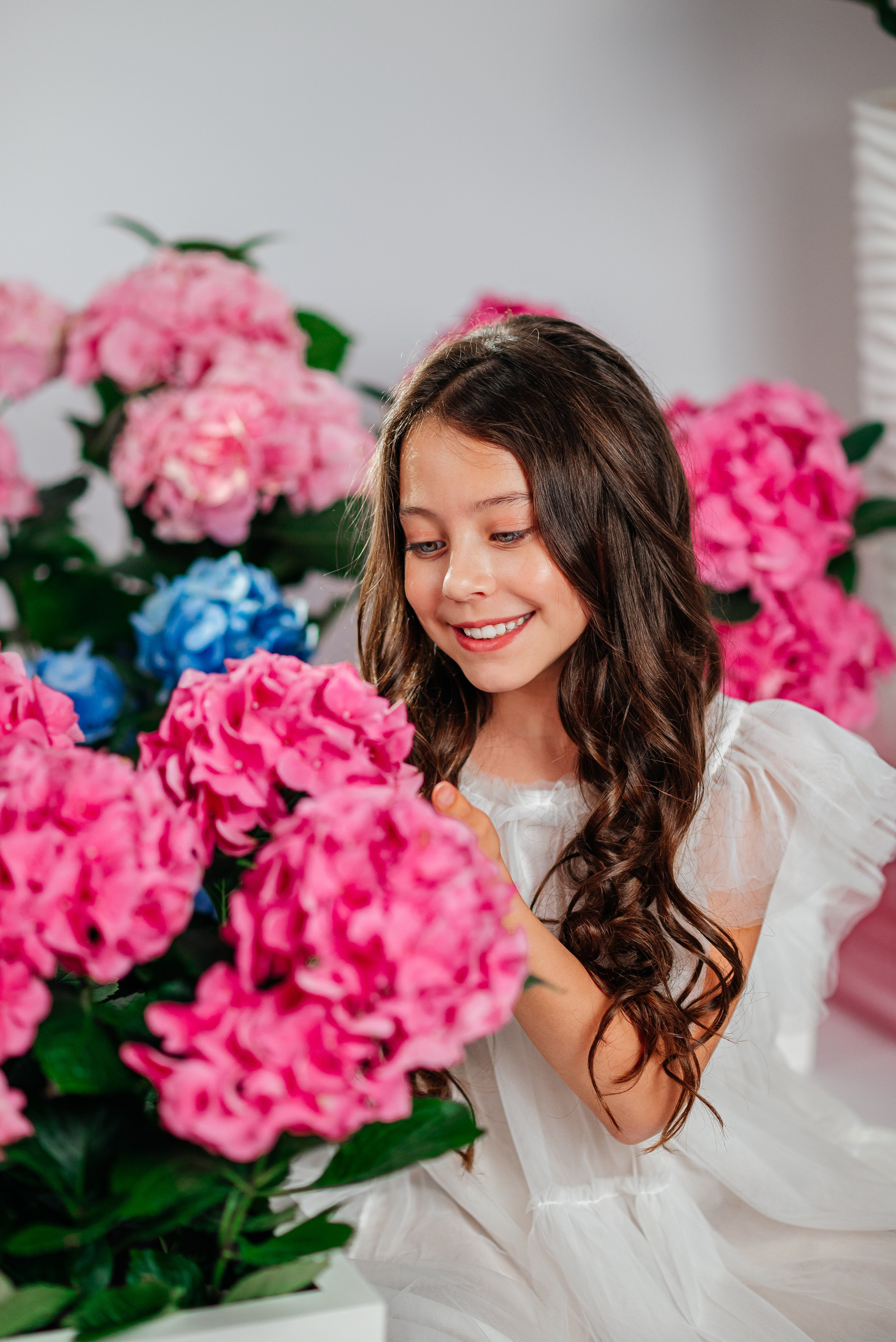 Вероника и гортензии. Семейный фотограф в Краснодаре