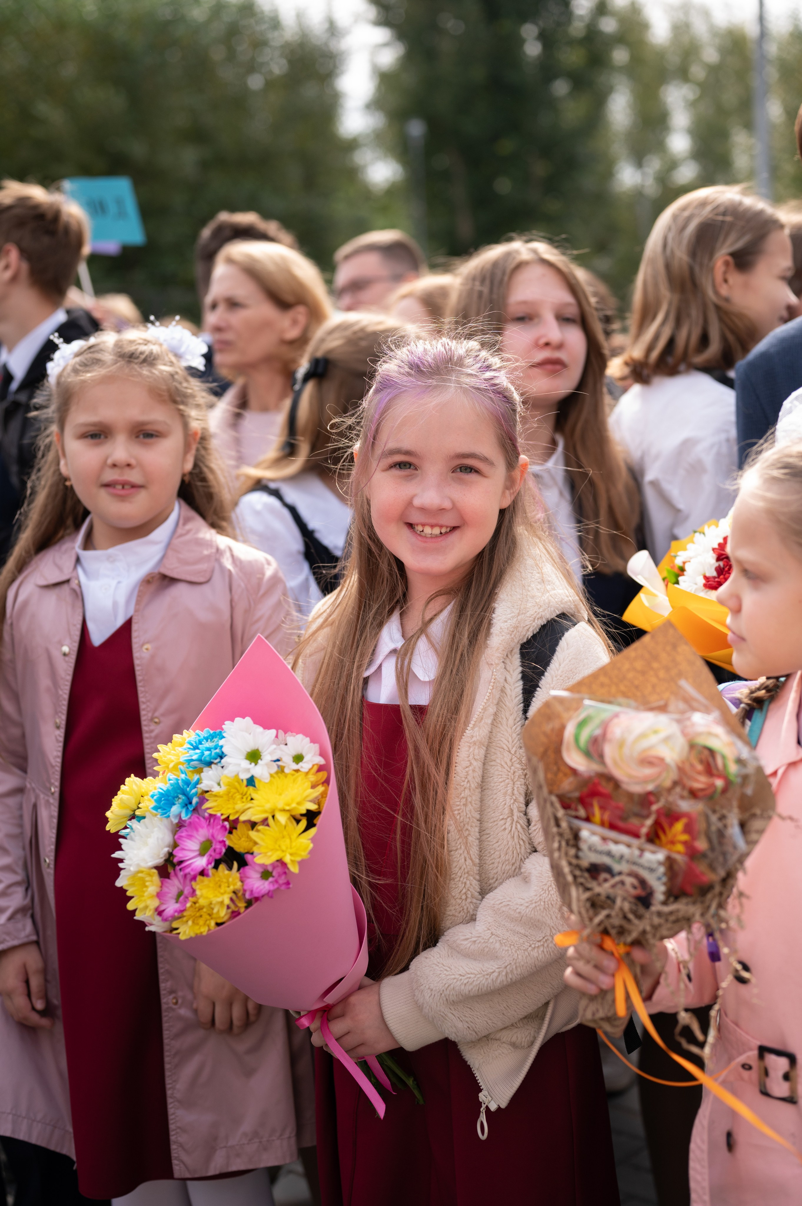 1 сентября 16 гимназия 2 класс (линейка + в классе+ на улице). Фотограф новорожденных, семейный детский в Тюмени Татьяна Морозова