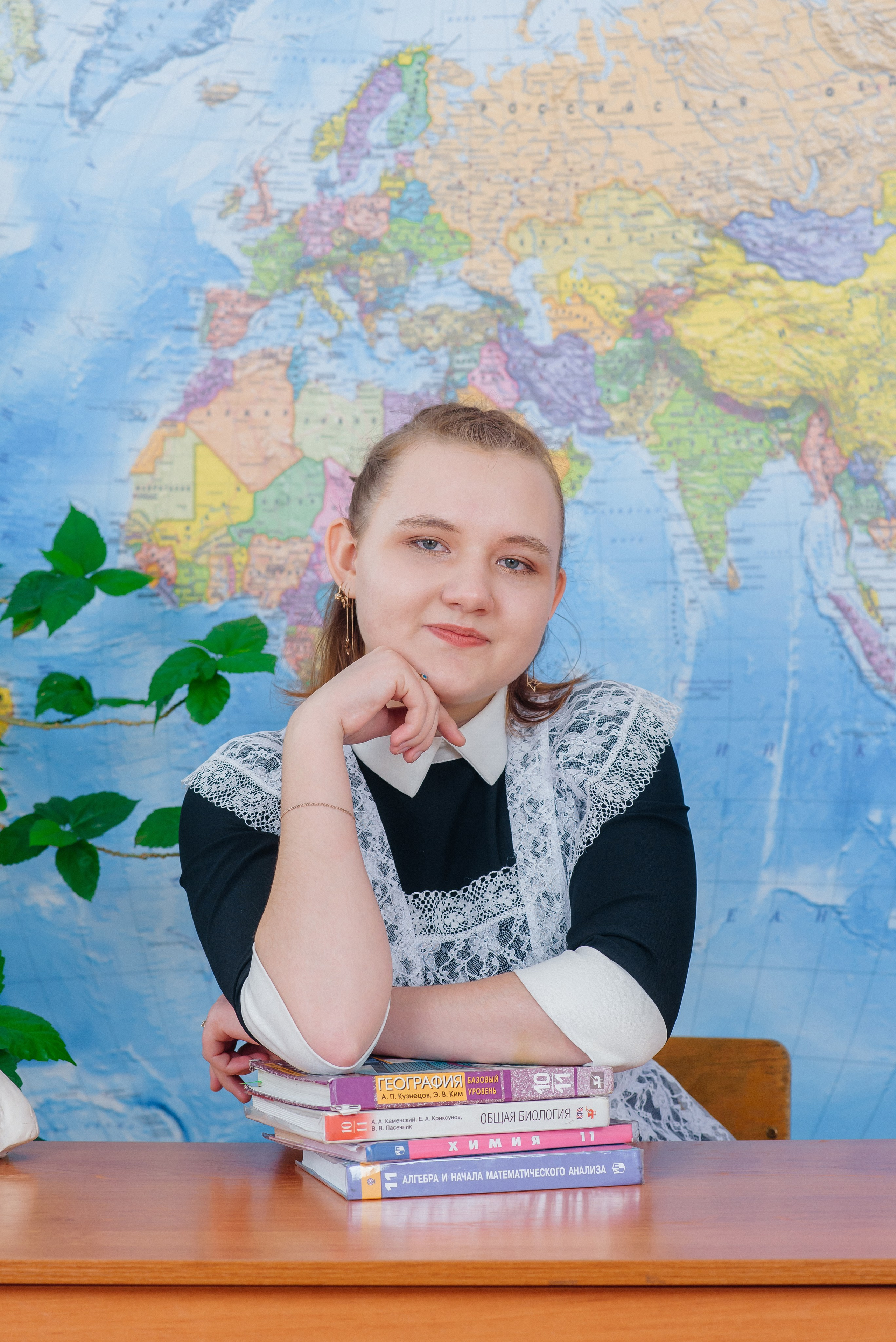 На фоне карты. Семейный фотограф в Барнауле