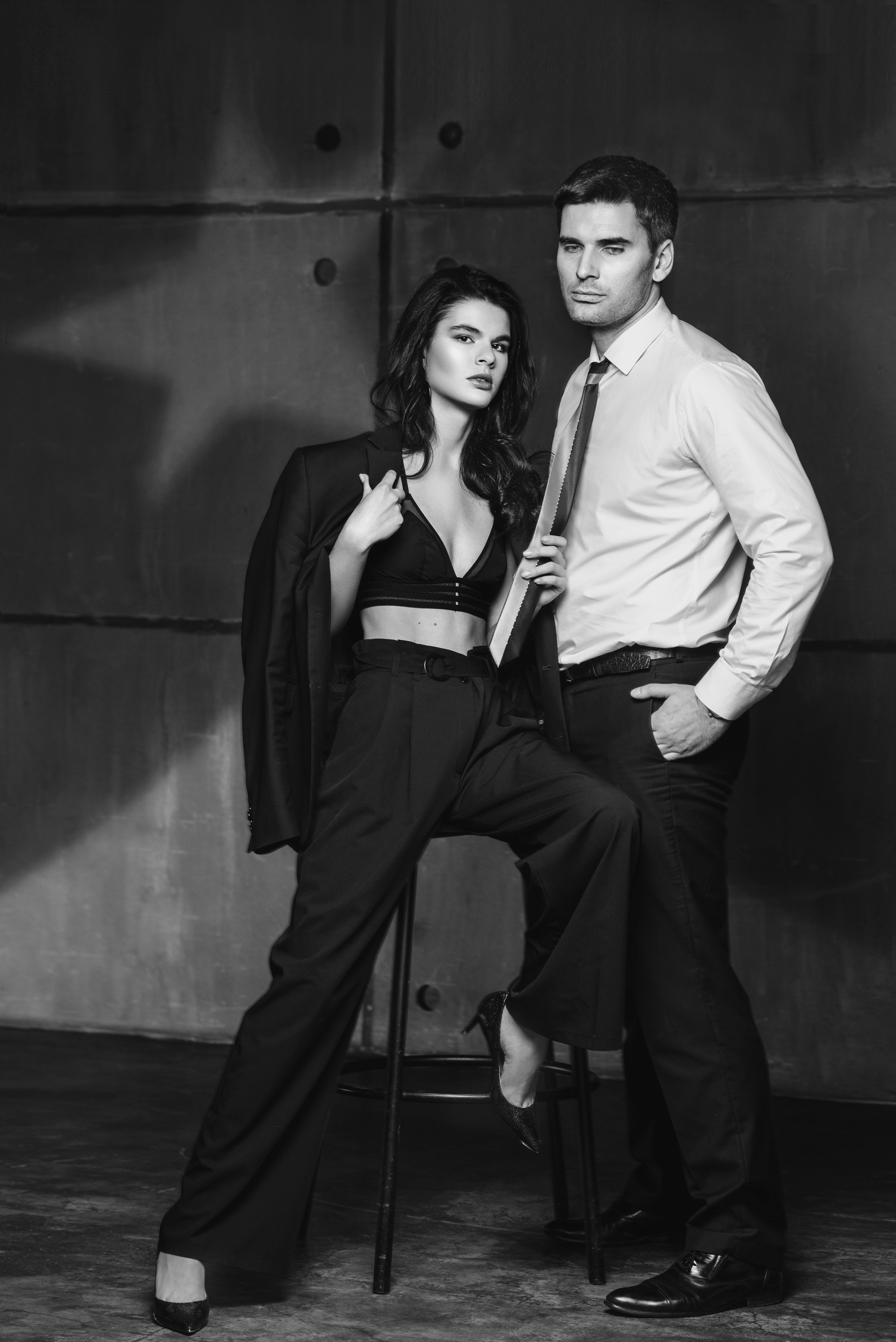 Кинематографическая фотография, лав стори в стиле фильма 50 оттенков серого, мужчина и женщина в чб