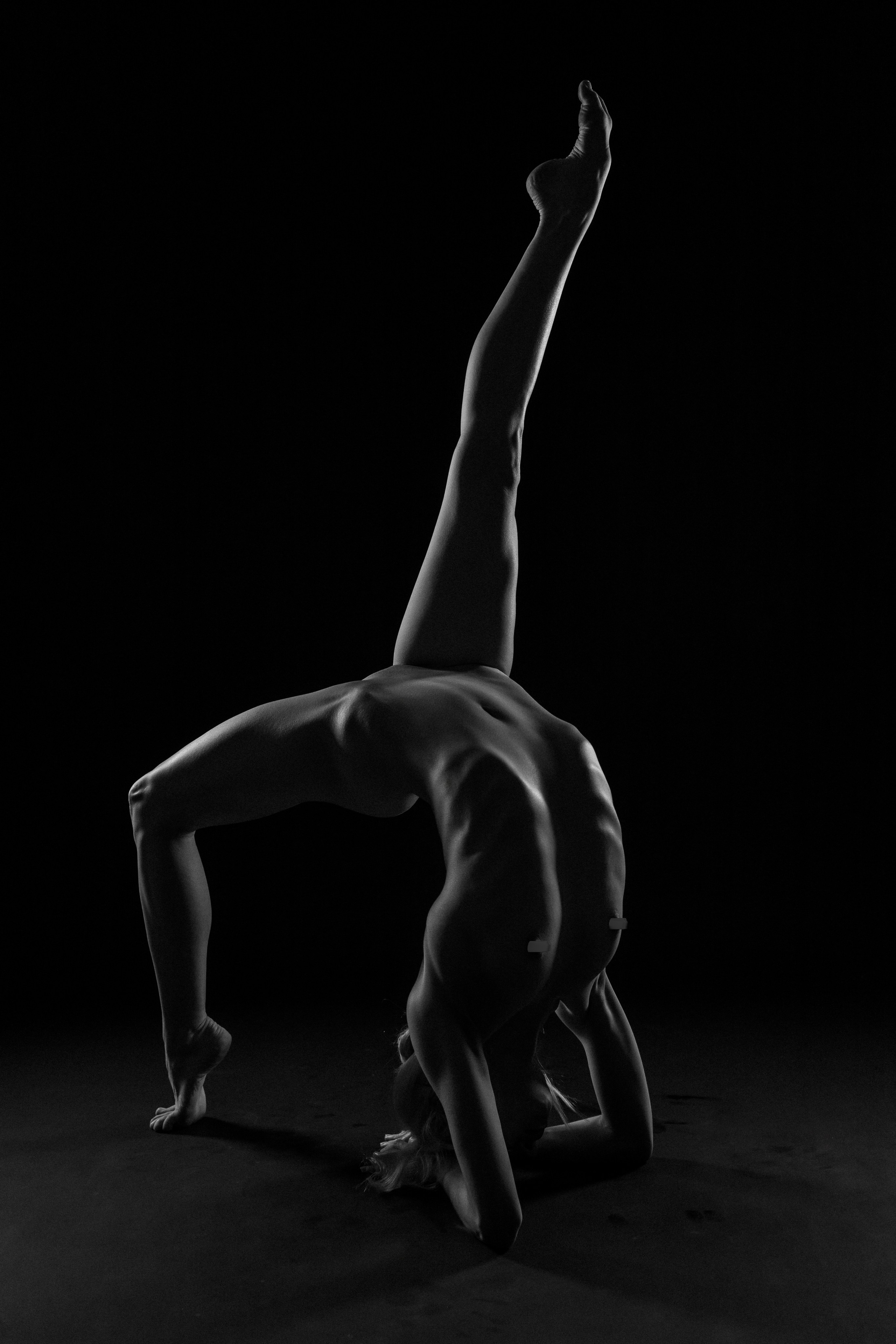 Низкий ключ балерина 18+. Фотограф в Краснодаре Лагунов Владимир