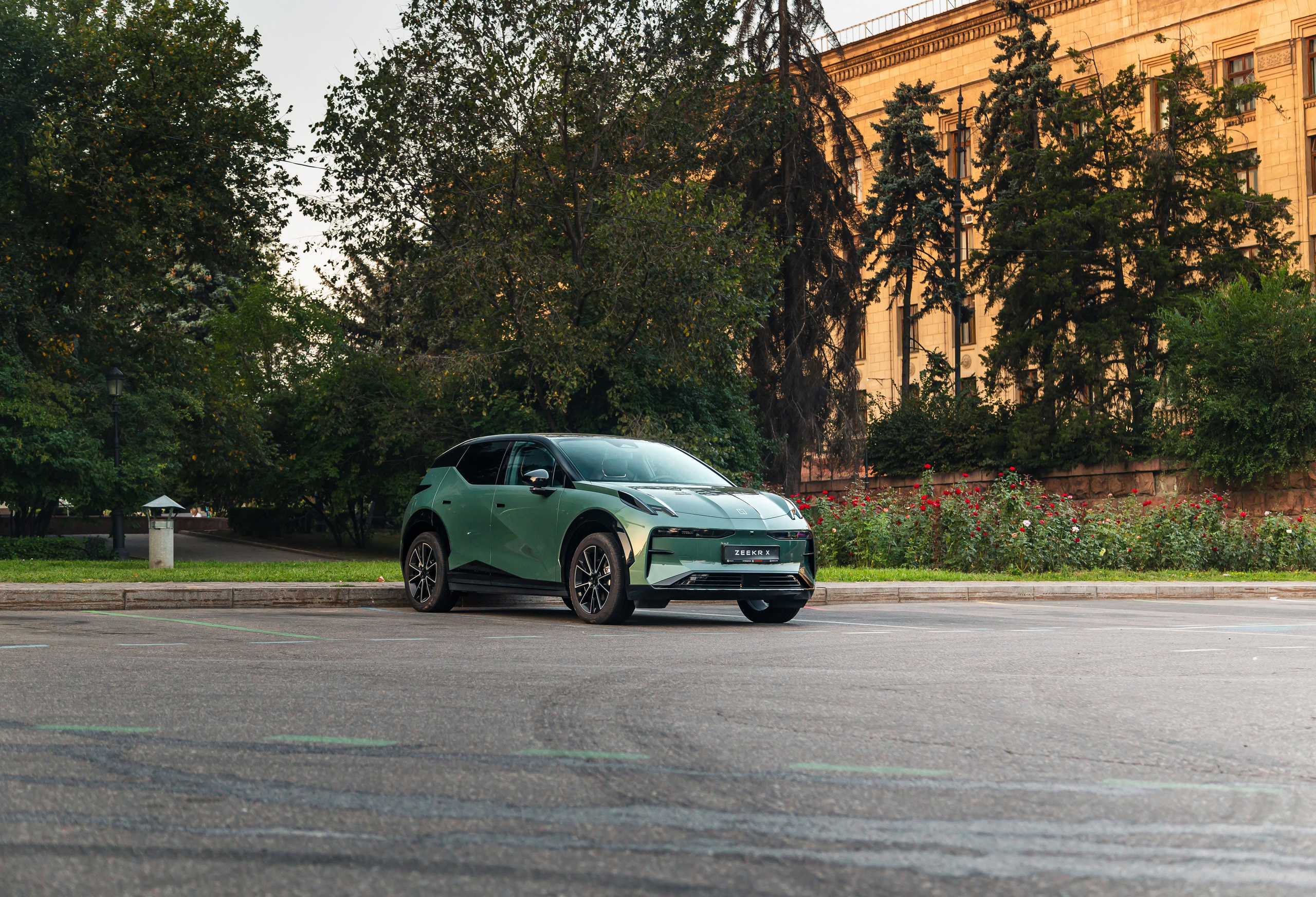 ZEEKR X. Рекламный и портретный фотограф в Алматы — Серекпаев Танирхан