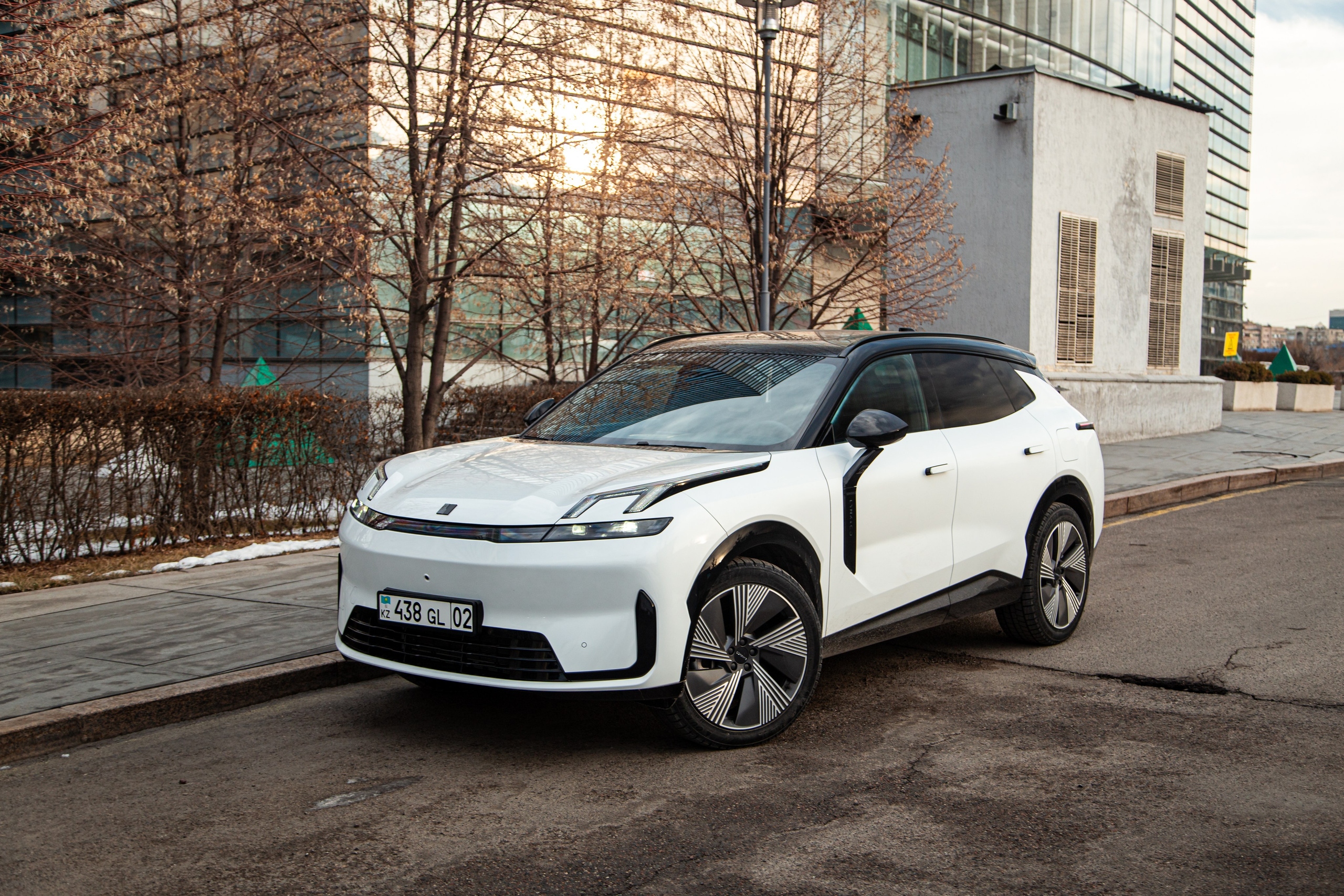 Lynk&Co 08 EM-P. Рекламный и портретный фотограф в Алматы — Серекпаев Танирхан