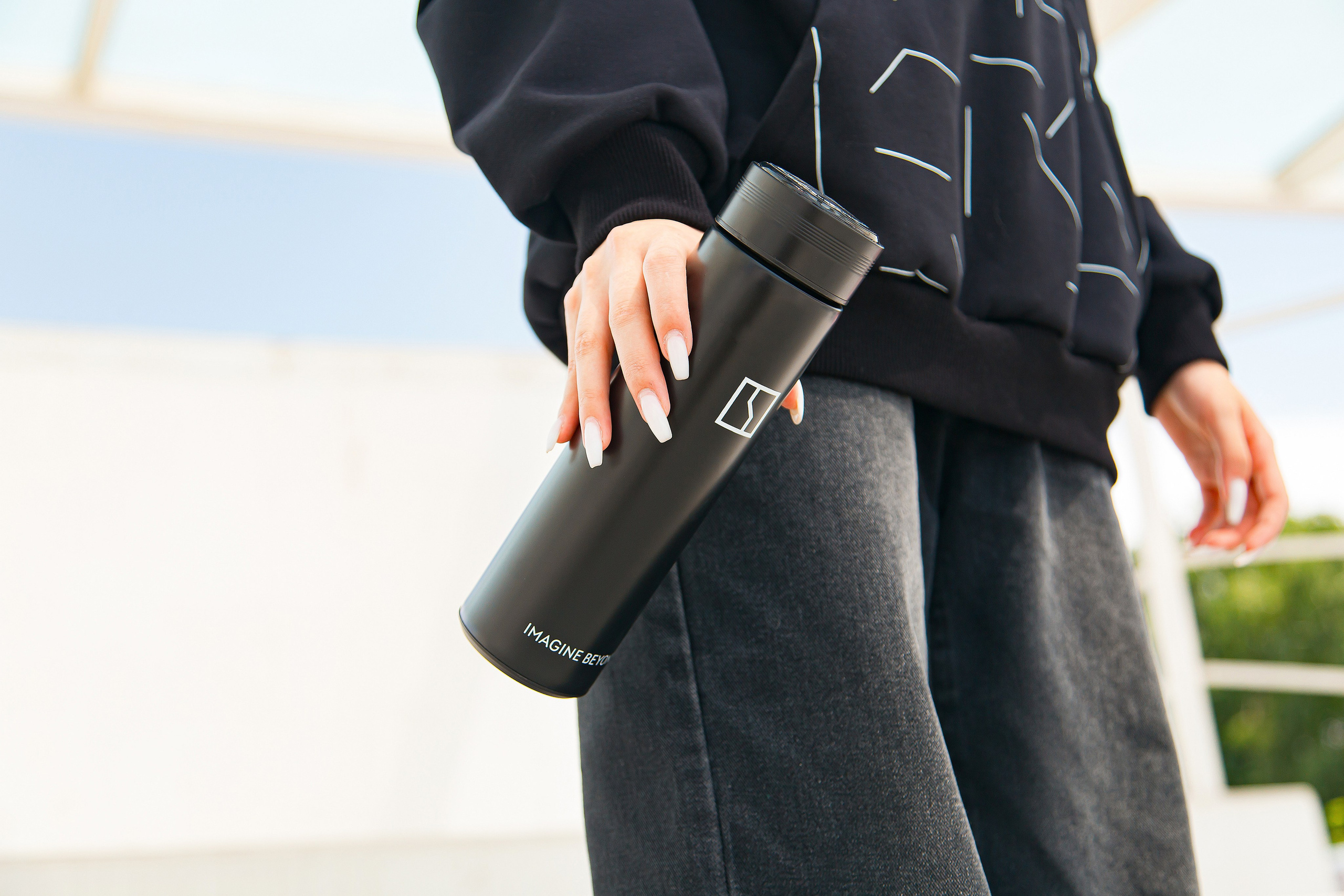 ZEEKR MERCH. Рекламный и портретный фотограф в Алматы — Серекпаев Танирхан