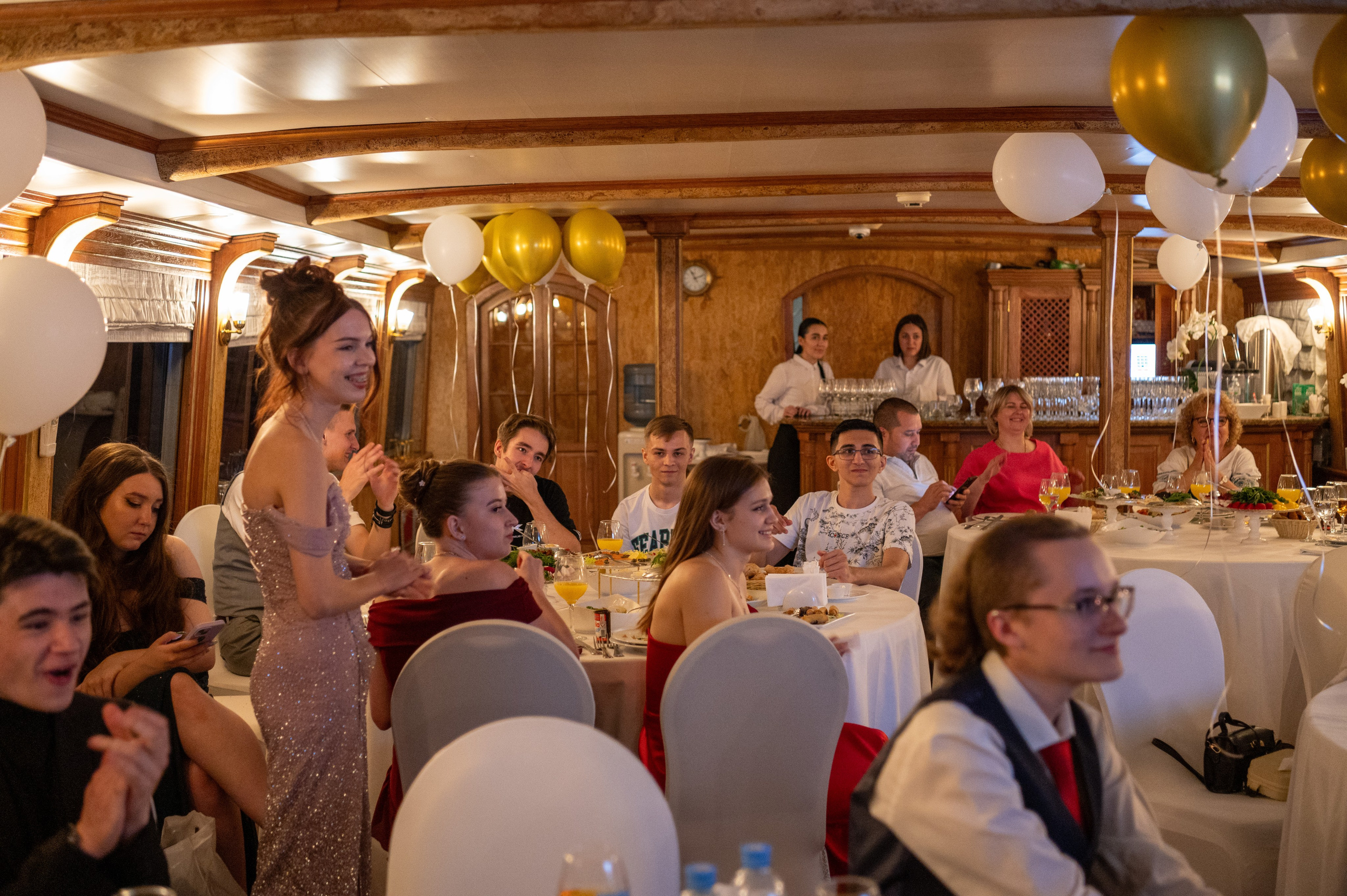 Выпускной вечер 11 класс на теплоходе. Детский и семейный фотограф г. Москва Оксана Катаджи