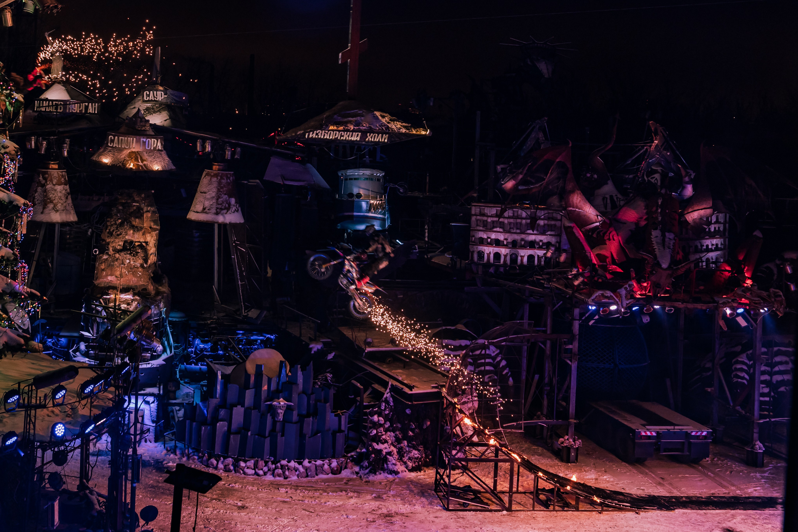 Новогодняя сказка в Байк Центре «Ночные Волки». Крамер Юлиана детский и семейный фотограф