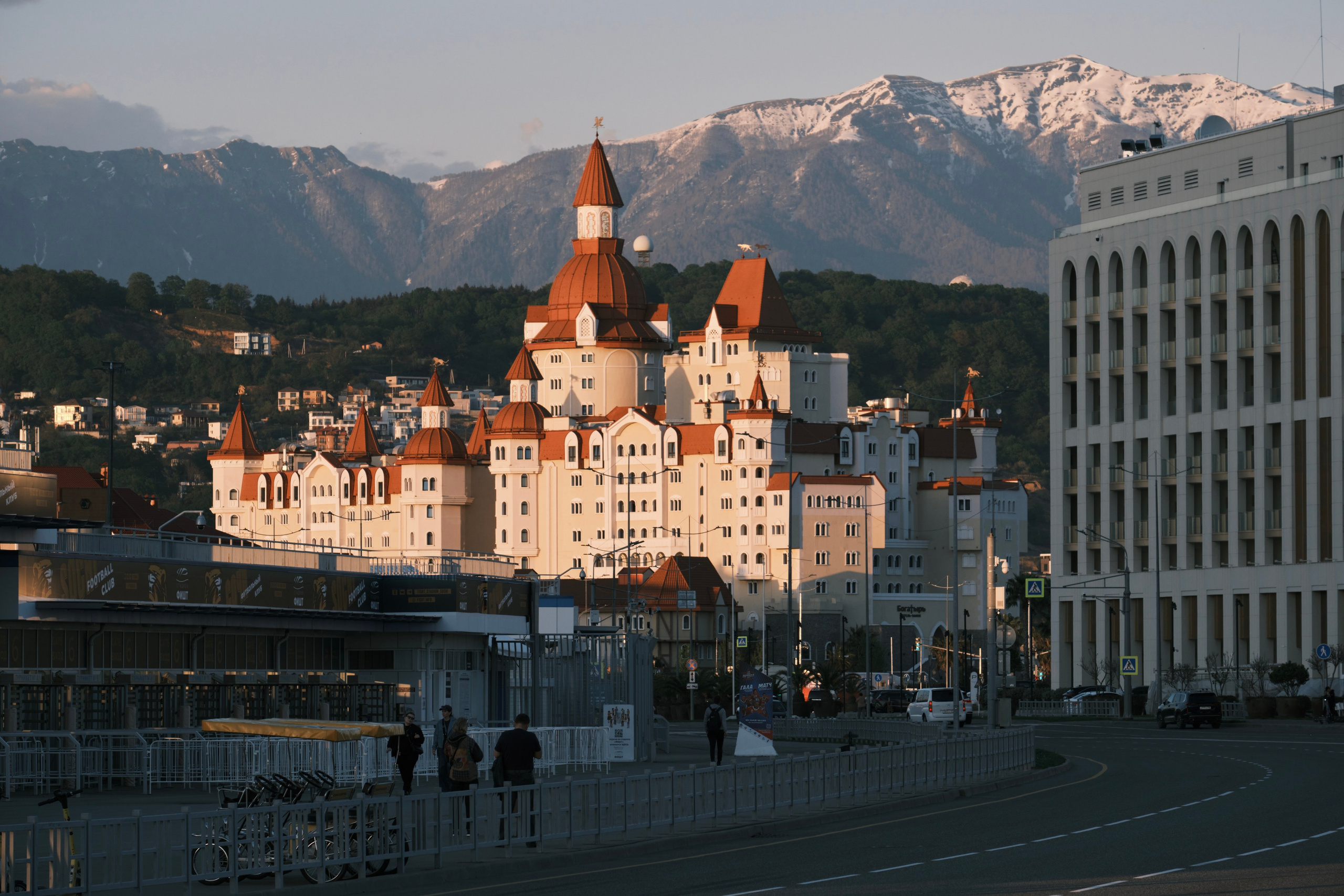 Здание отеля в Сочи парке