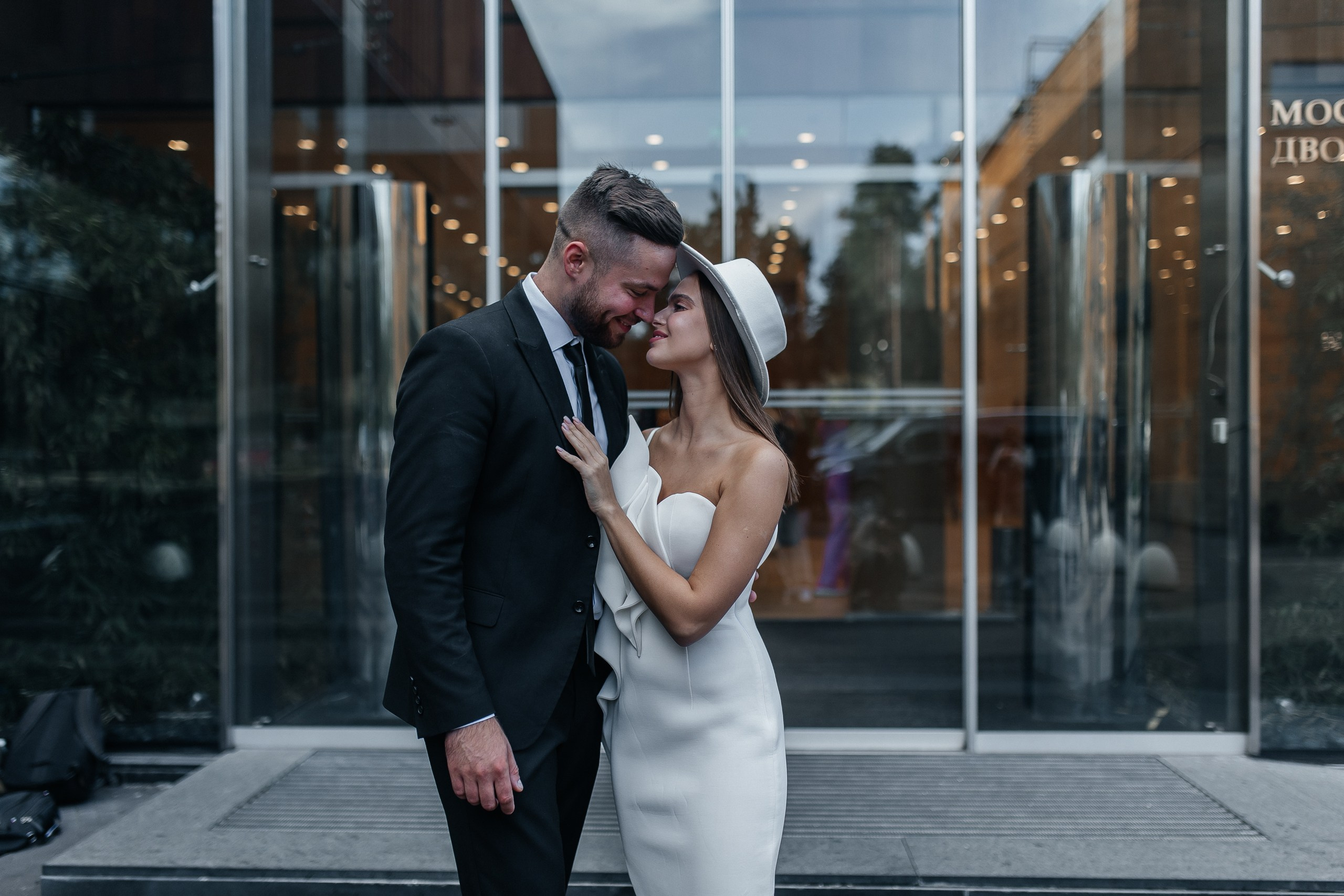 Свадебная фотопрогулка в Барвиха Luxury Village. Свадебный фотограф в Москве