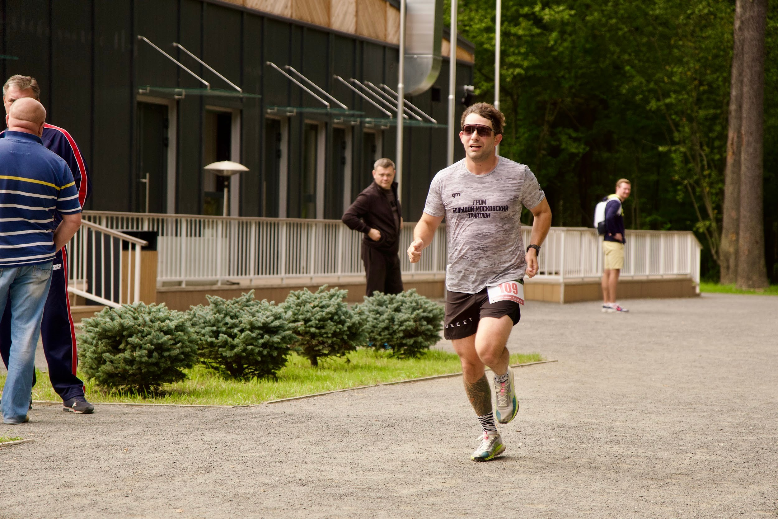 Забег в парке «Дубки». Кафе «БЕЛКА НАШЕПТАЛА». Ну оооочень концептуальное кафе
