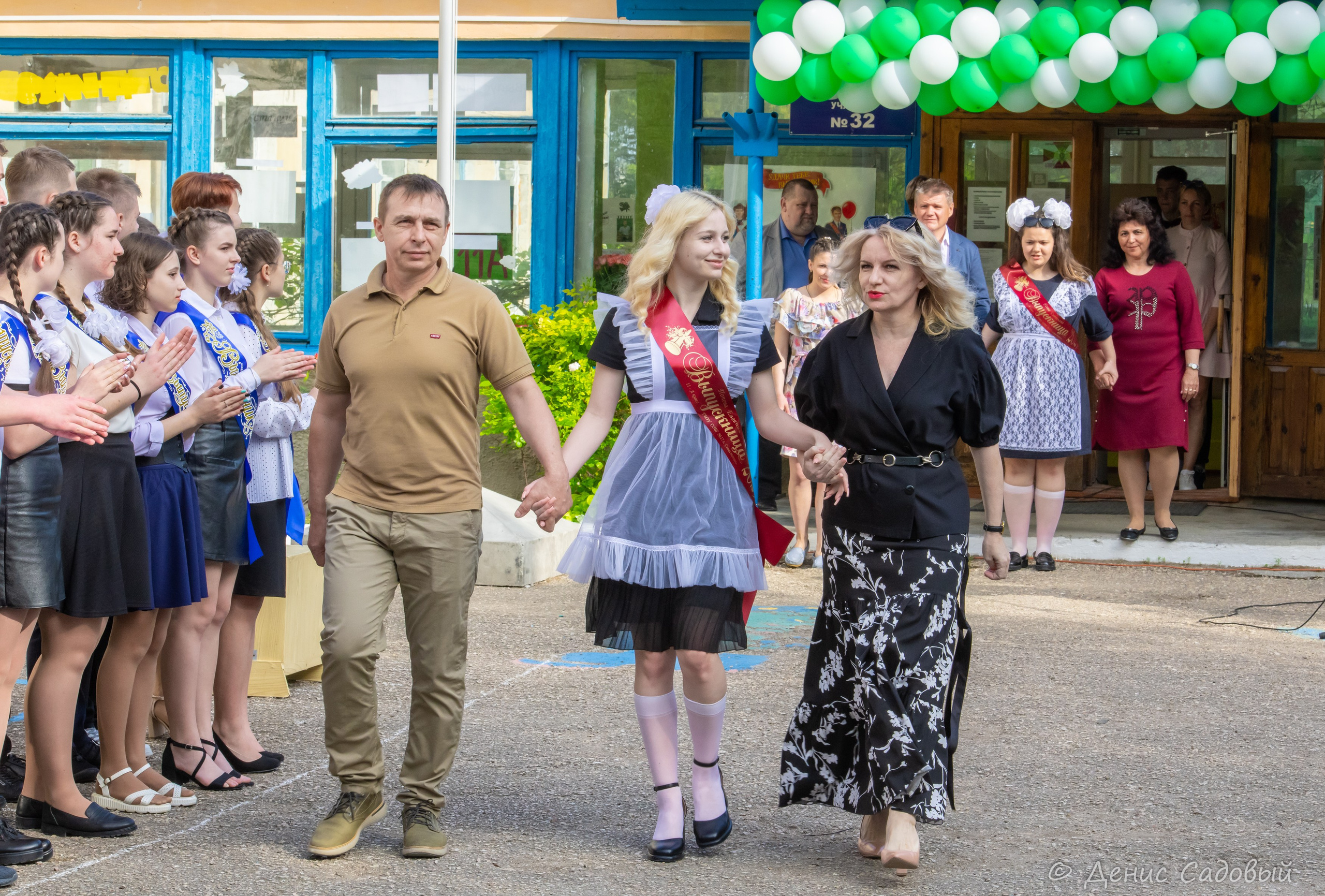 Последний звонок 11 класс школа № 17. Денис Садовый фотограф Севастополь