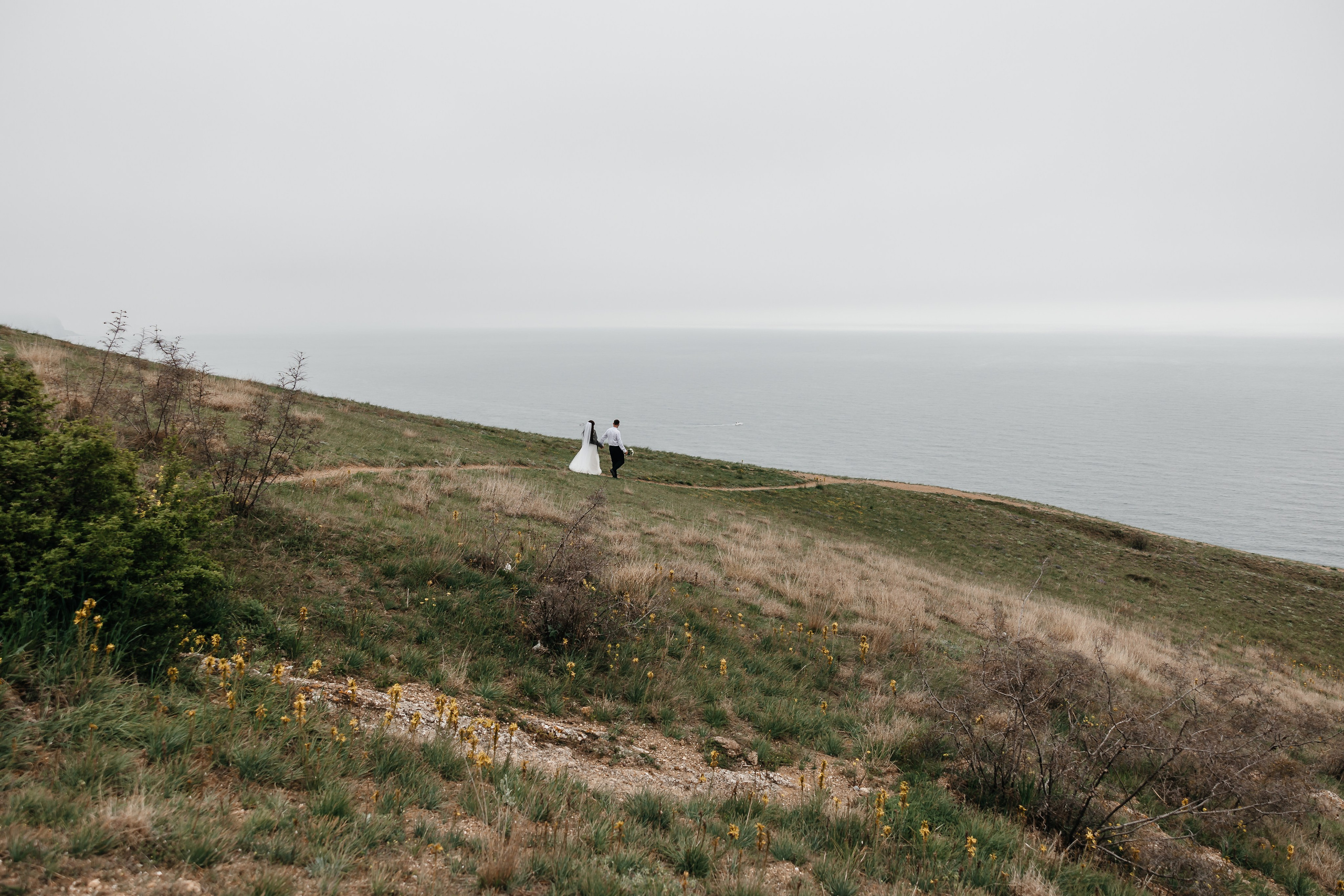 Анонс свадьбы Маргариты и Андрея. Туман на холмах Балаклавы. Свадебный фотограф в Крыму и Севастополе Ольга Баскакова