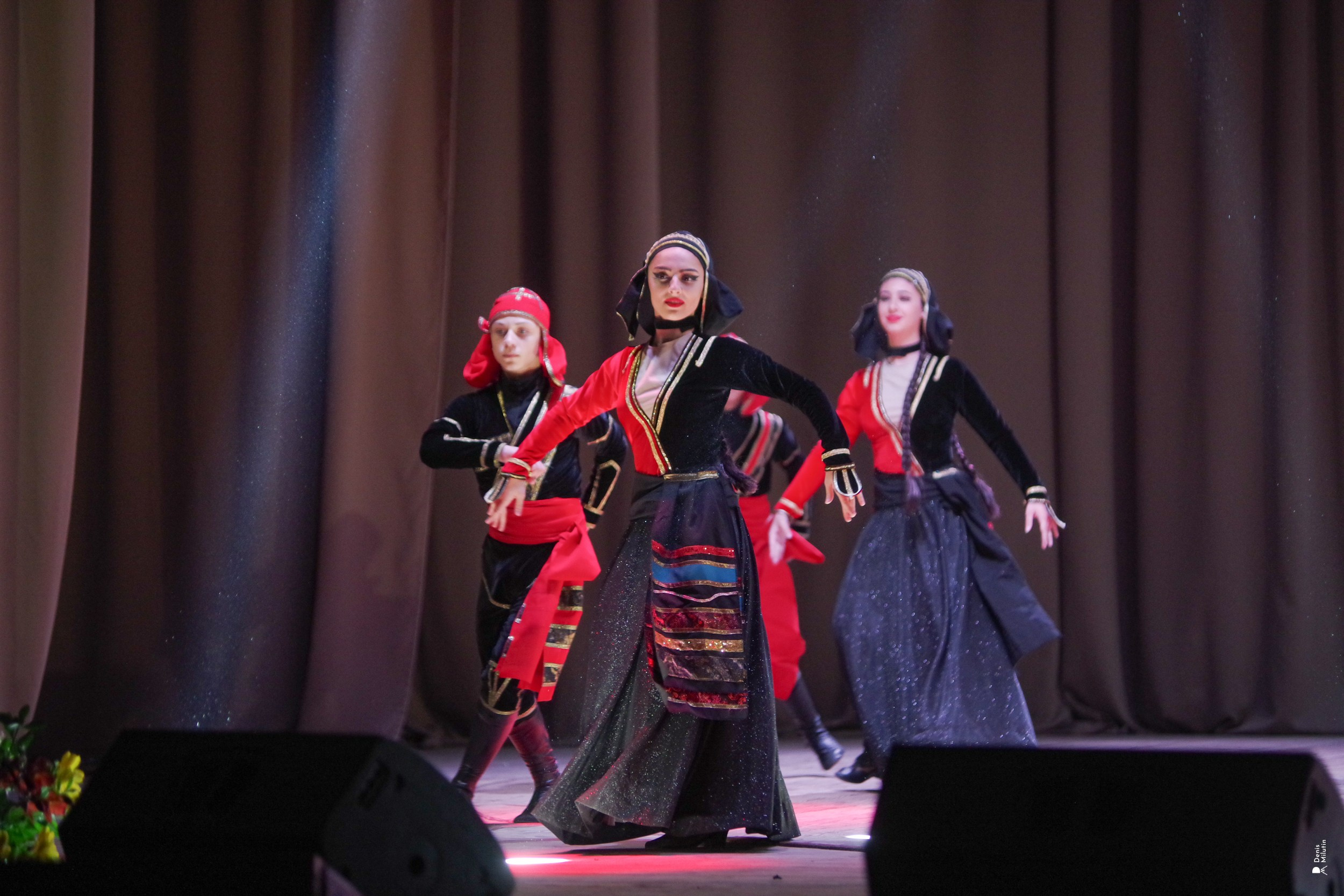 Танцы в Хоби. Портретный фотограф Денис Милютин