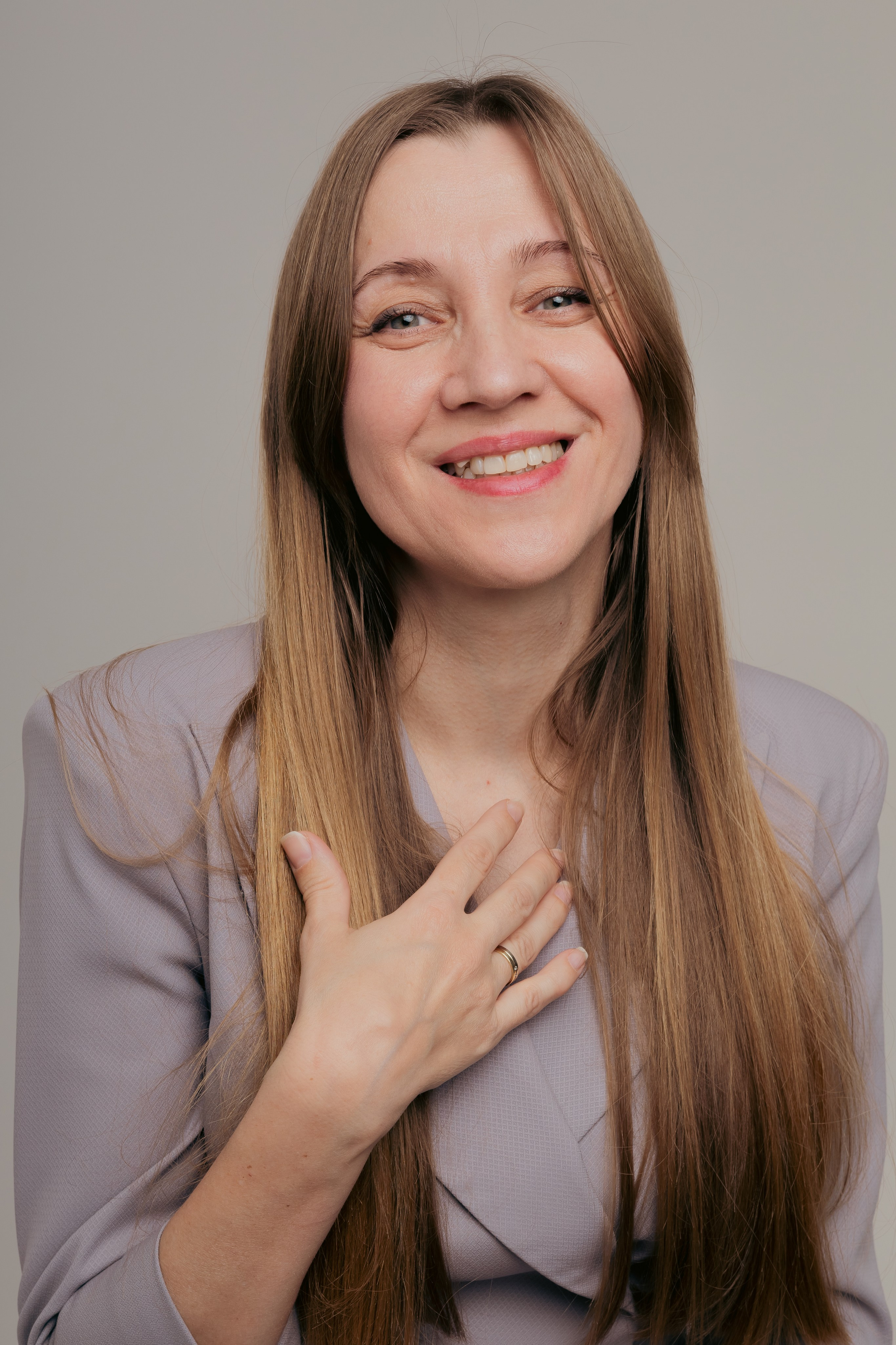 Наталья с семьей. Фотограф Julia Milton | Портреты, съемки для маркетплейсов, лавстори, съёмка беременности в Санкт-Петербурге. Обучение фотографии в Спб очно