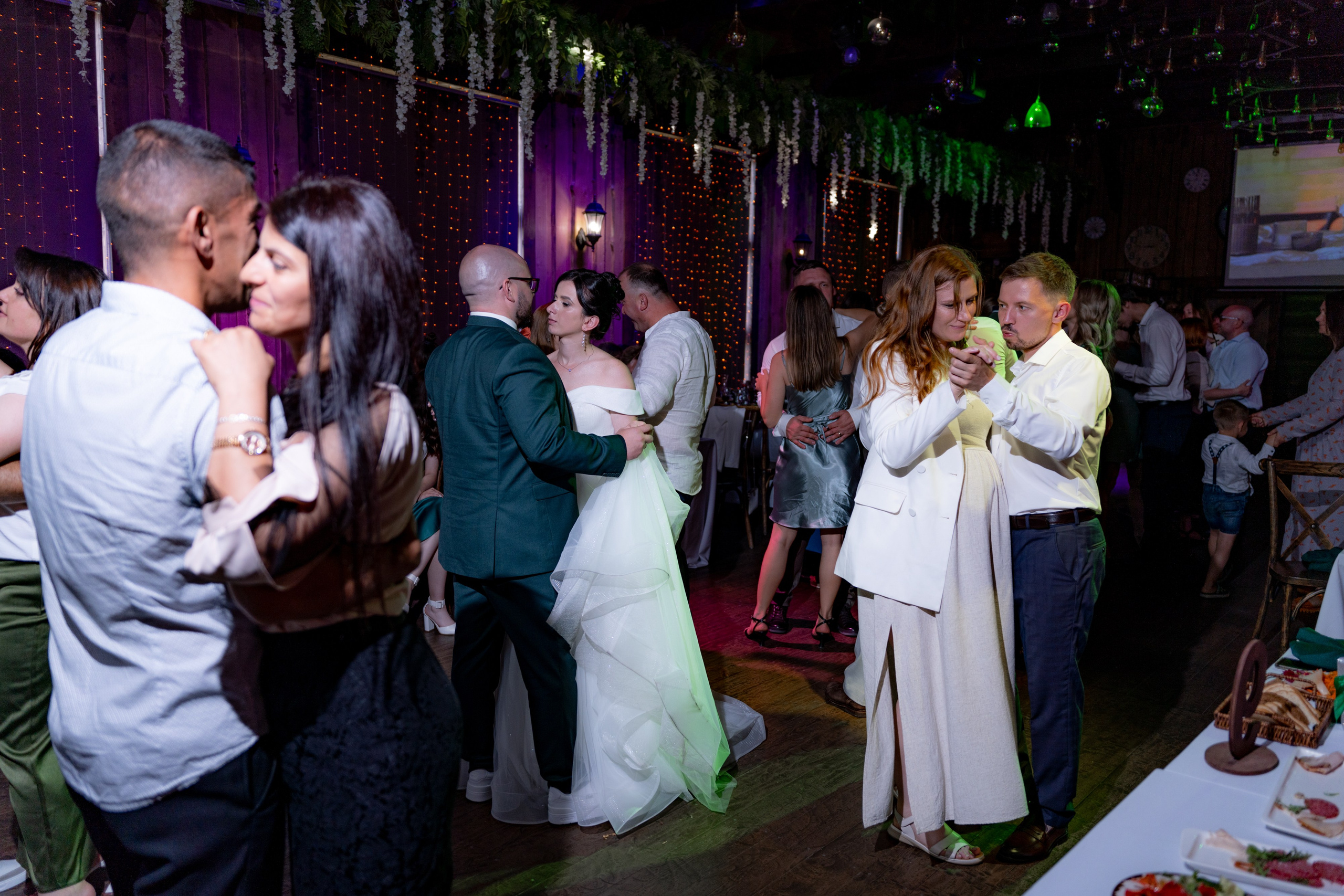 Банкет в ресторане «Амбар № 1» в городе Петергофе. Свадебный фотограф Александр Невский в Санкт-Петербурге