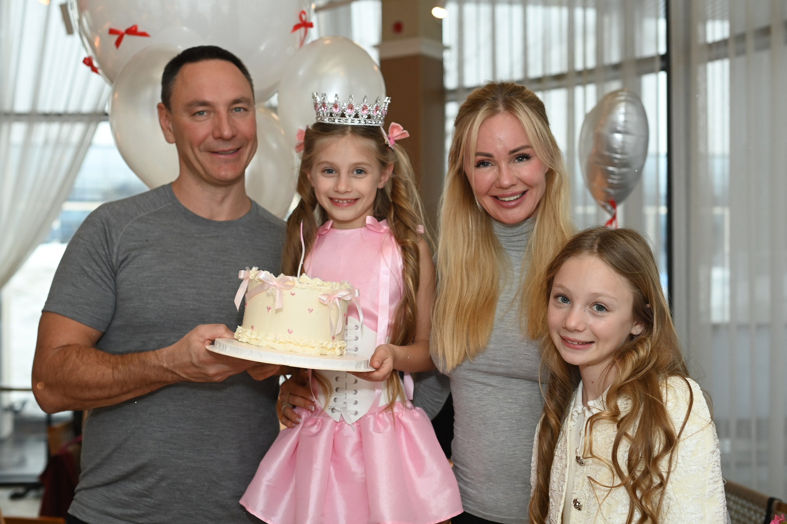 День Рождения Киры в кафе в Лужниках и на улице. Свадебный и семейный фотограф в Москве Ирина Гончарова