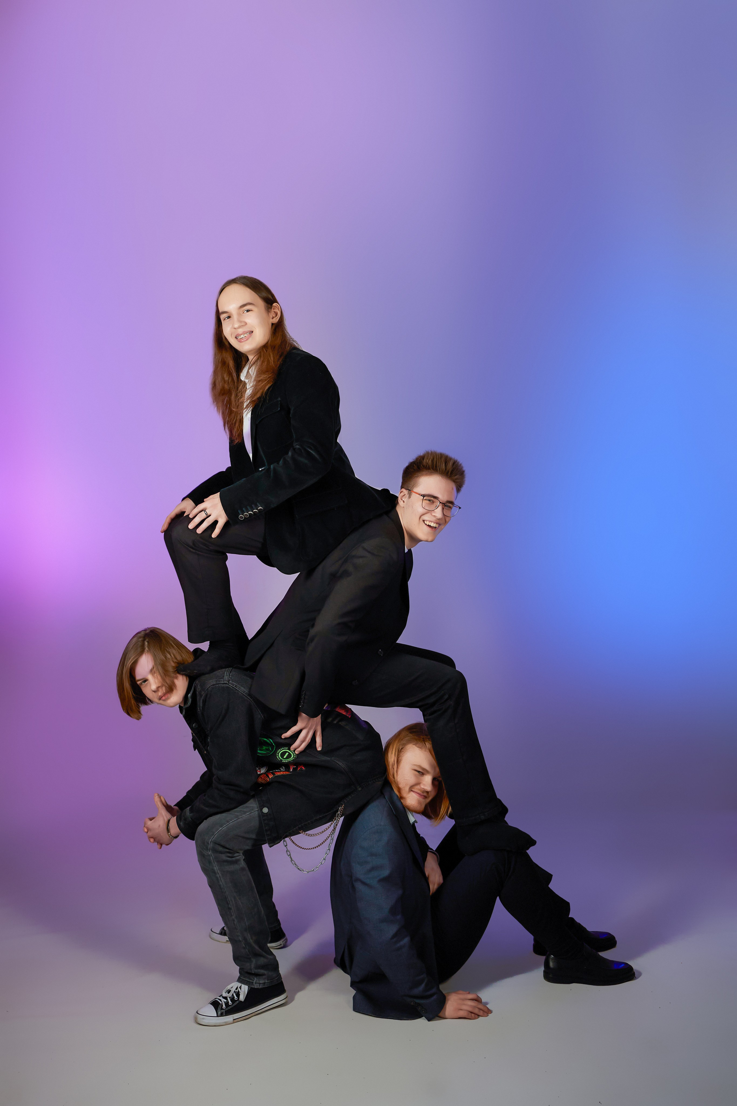 Заказать выпускной школьный альбом Тюмень. Выпускные альбомы в Тюмени для школ, садов, вузов спортивных секций