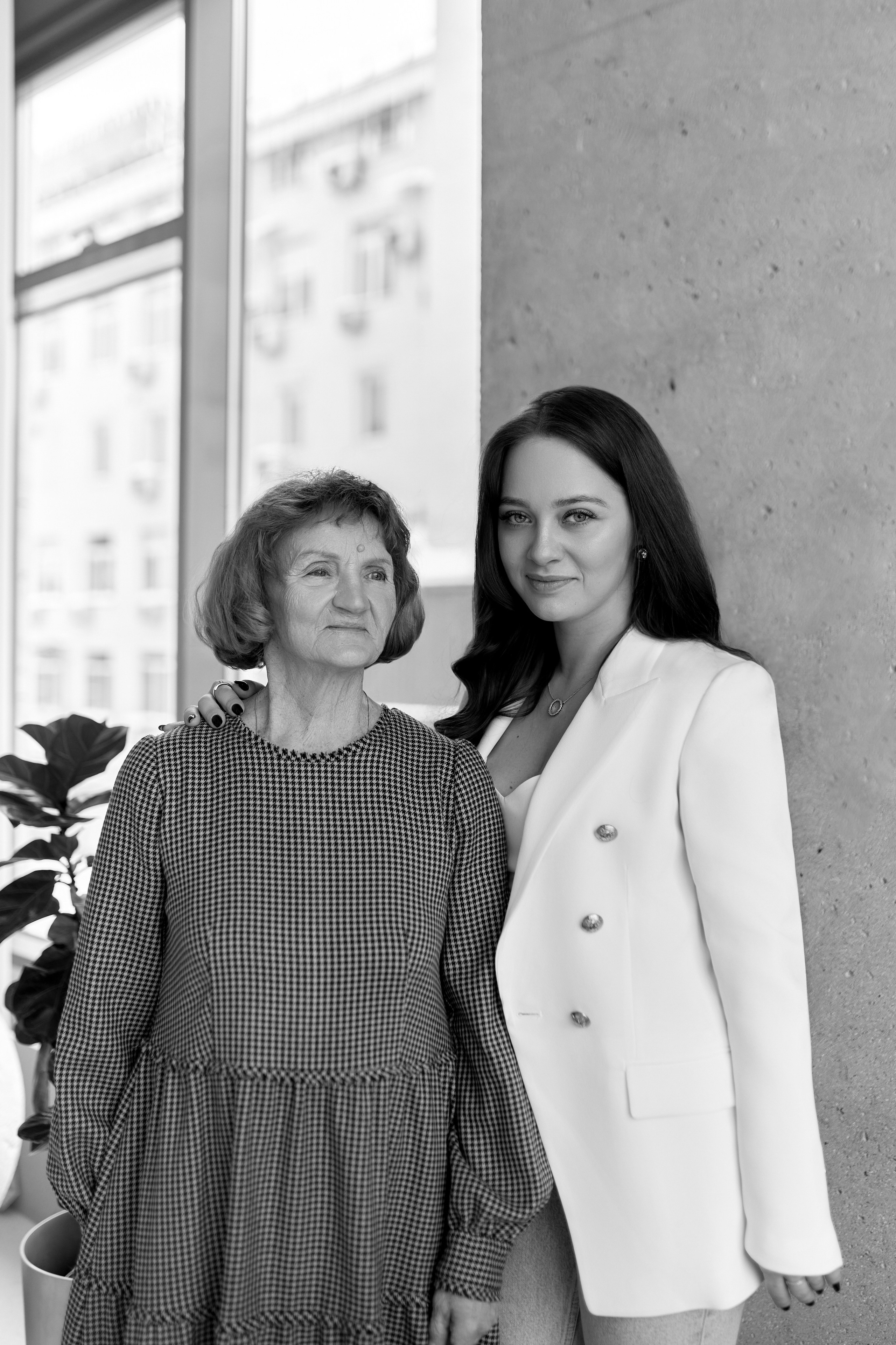 Семейная съемка в фотостудии. Сестры Карабаза. Фотографы и ретушеры в Москве и Санкт-Петербурге