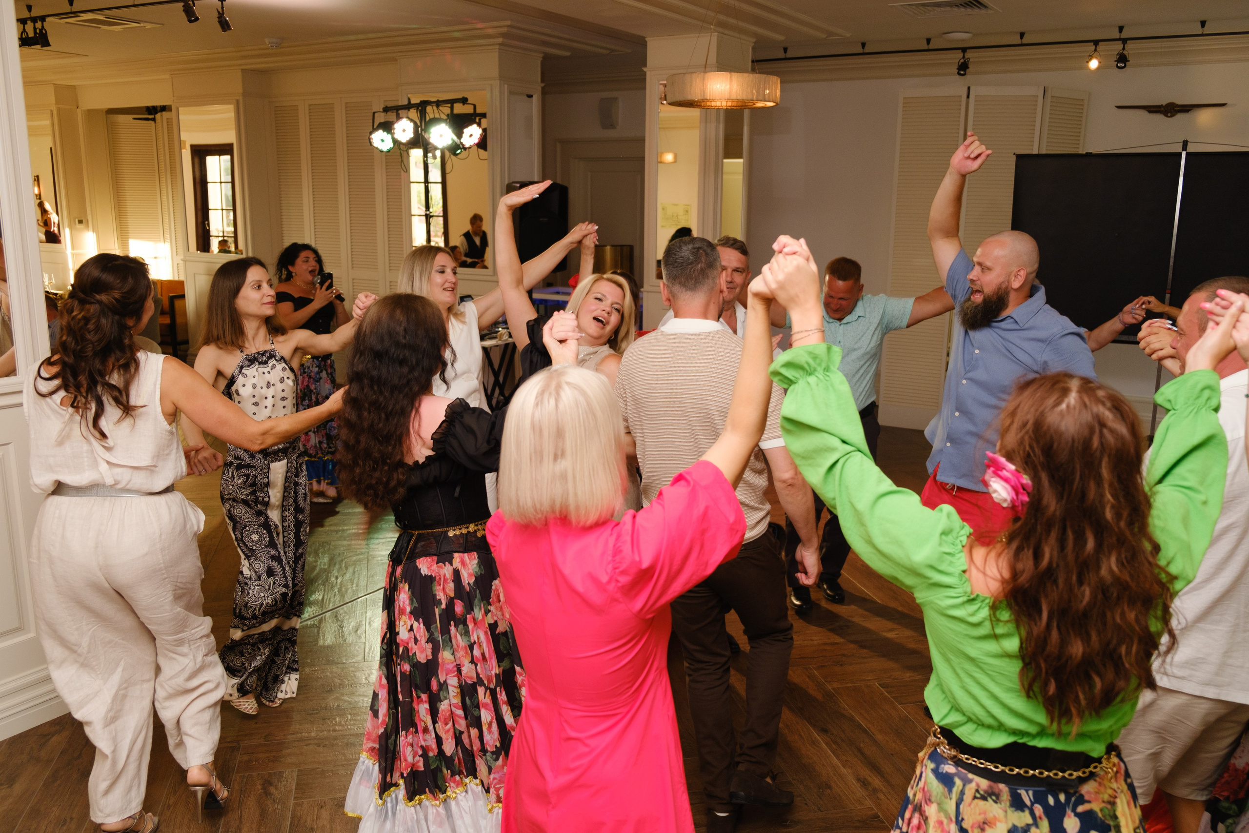 Фотограф на юбилей в Крыму | Съемка дня рождения | Илья Желдак. Профессиональная фотосъемка в Крыму. Натуральные эмоции и живые кадры. Забронируйте дату прямо сейчас!