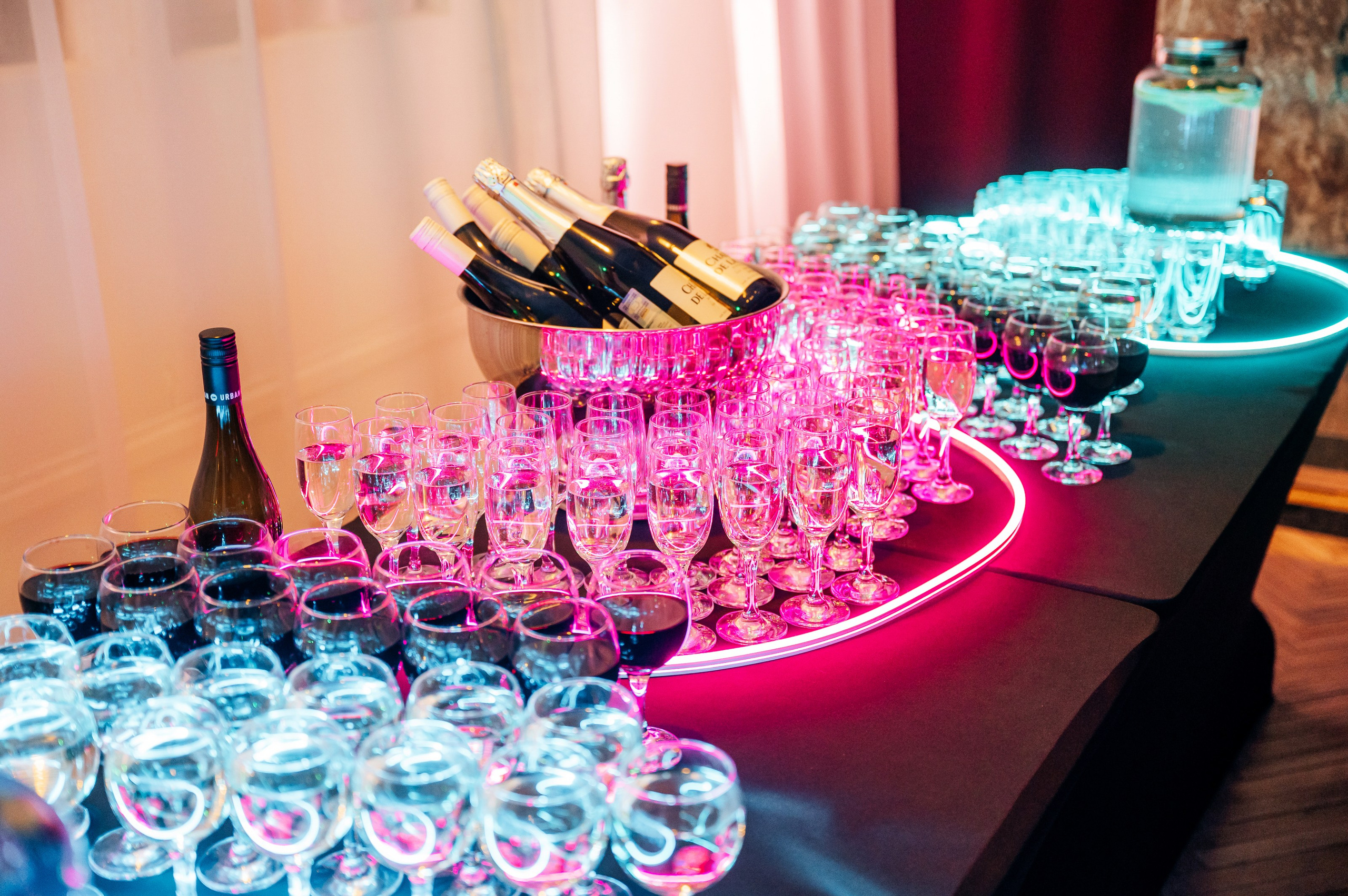 Корпоратив в стиле 90-х. Фотограф Дмитрий Сермяжко