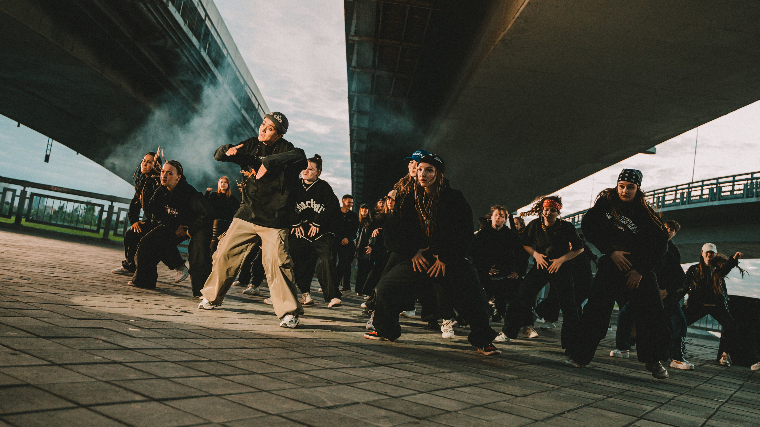 Бэкстейдж съемок клипа «Шулай». Главная