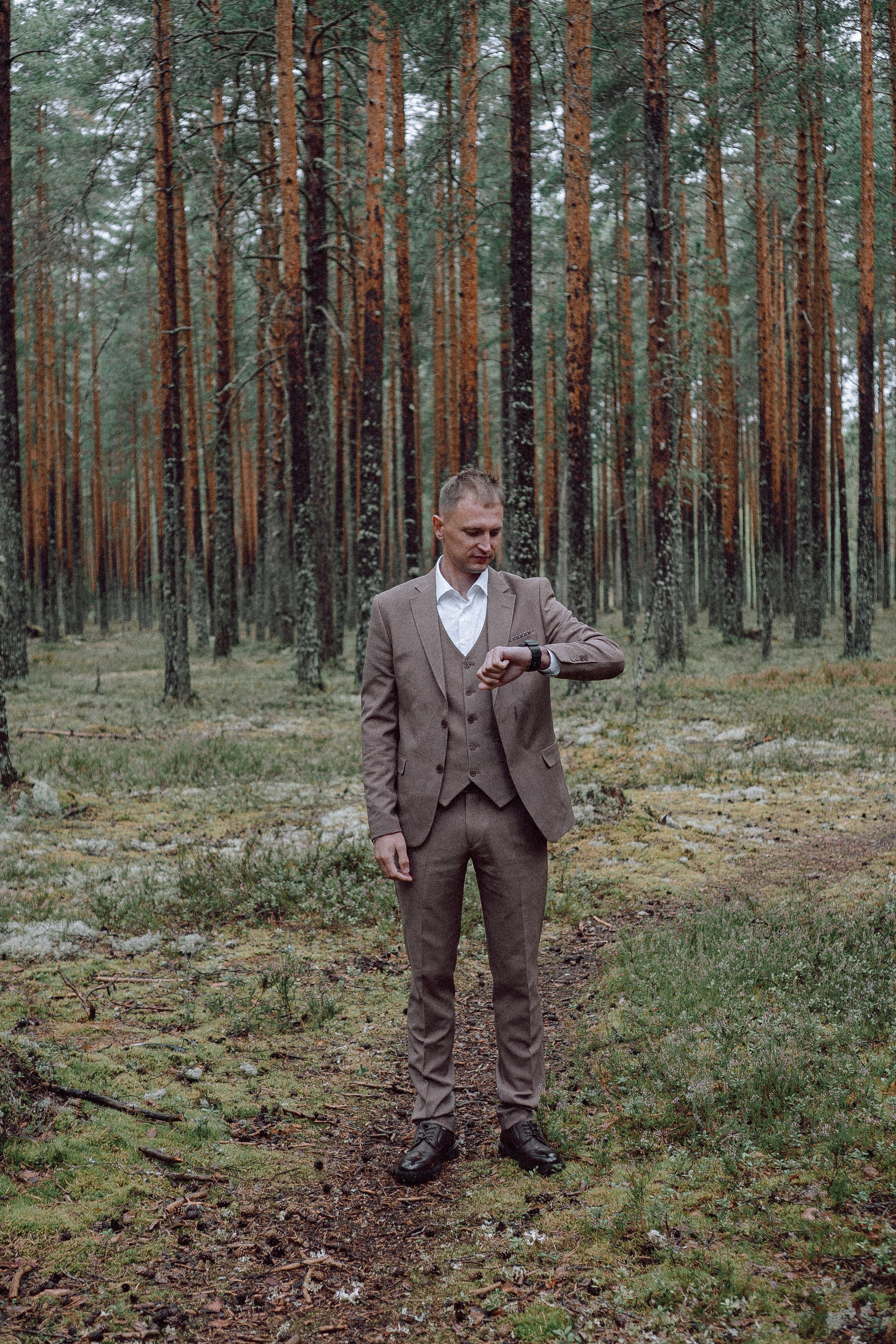 СВАДЕБНАЯ ФОТОСЕССИИЯ ПАРЫ В ГОРОДЕ ПРИОЗЕРСК В СОСНОВОМ ЛЕСУ И С ПИКАПОМ. Профессиональный фотограф, Санкт-Петербург — Виктория Богомолова