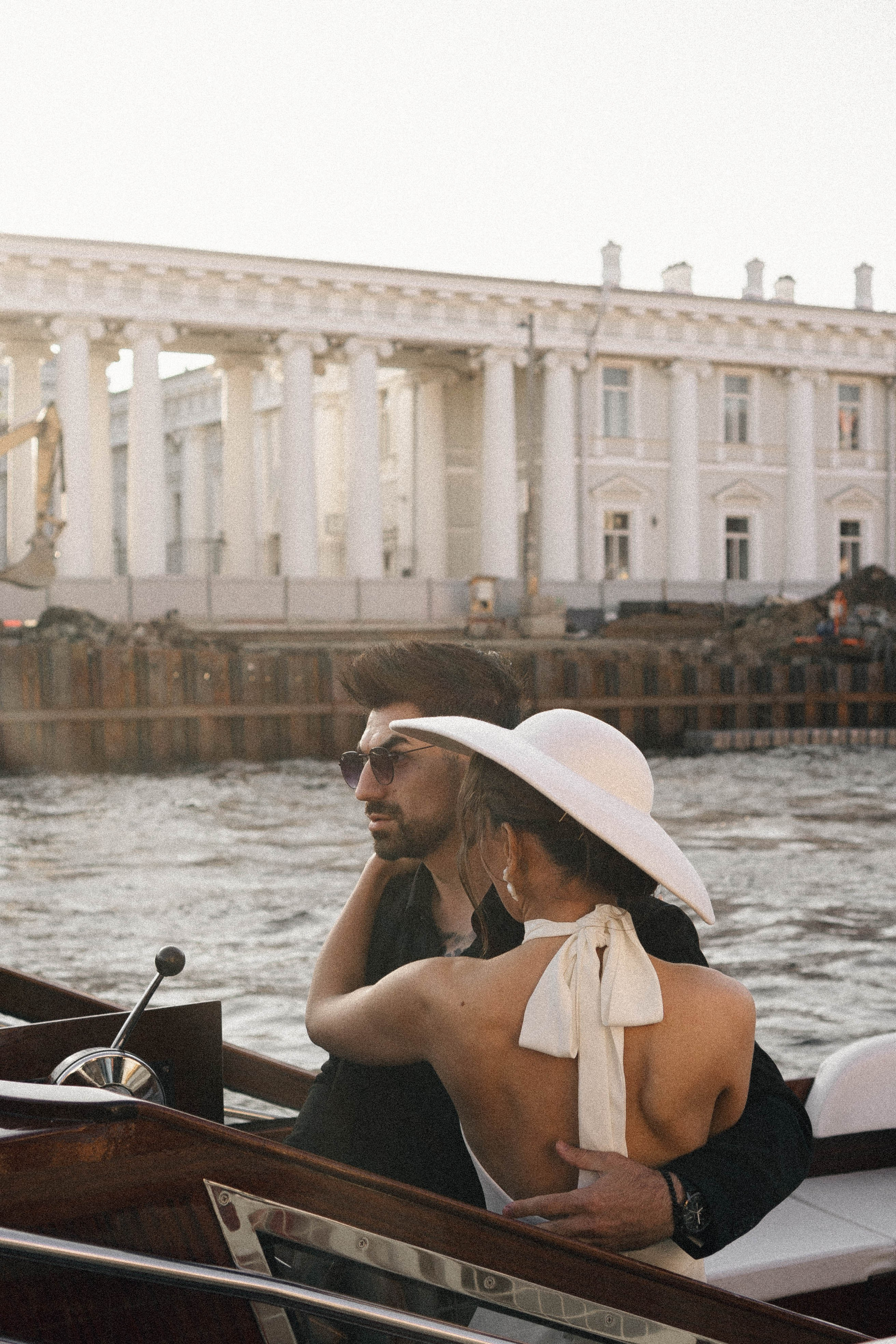 СВАДЕНБНАЯ СЬЕМКА НА КАТЕРЕ ПО КАНАЛАМ САНКТ-ПЕТЕРБУРГА И В АКВАТОРИИ НЕВЫ. Профессиональный фотограф, Санкт-Петербург — Виктория Богомолова